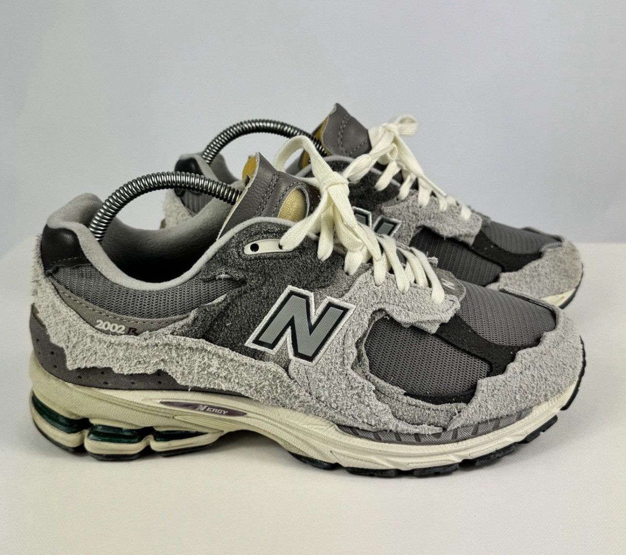 NEW BALANCE 2002R SNEAKERS