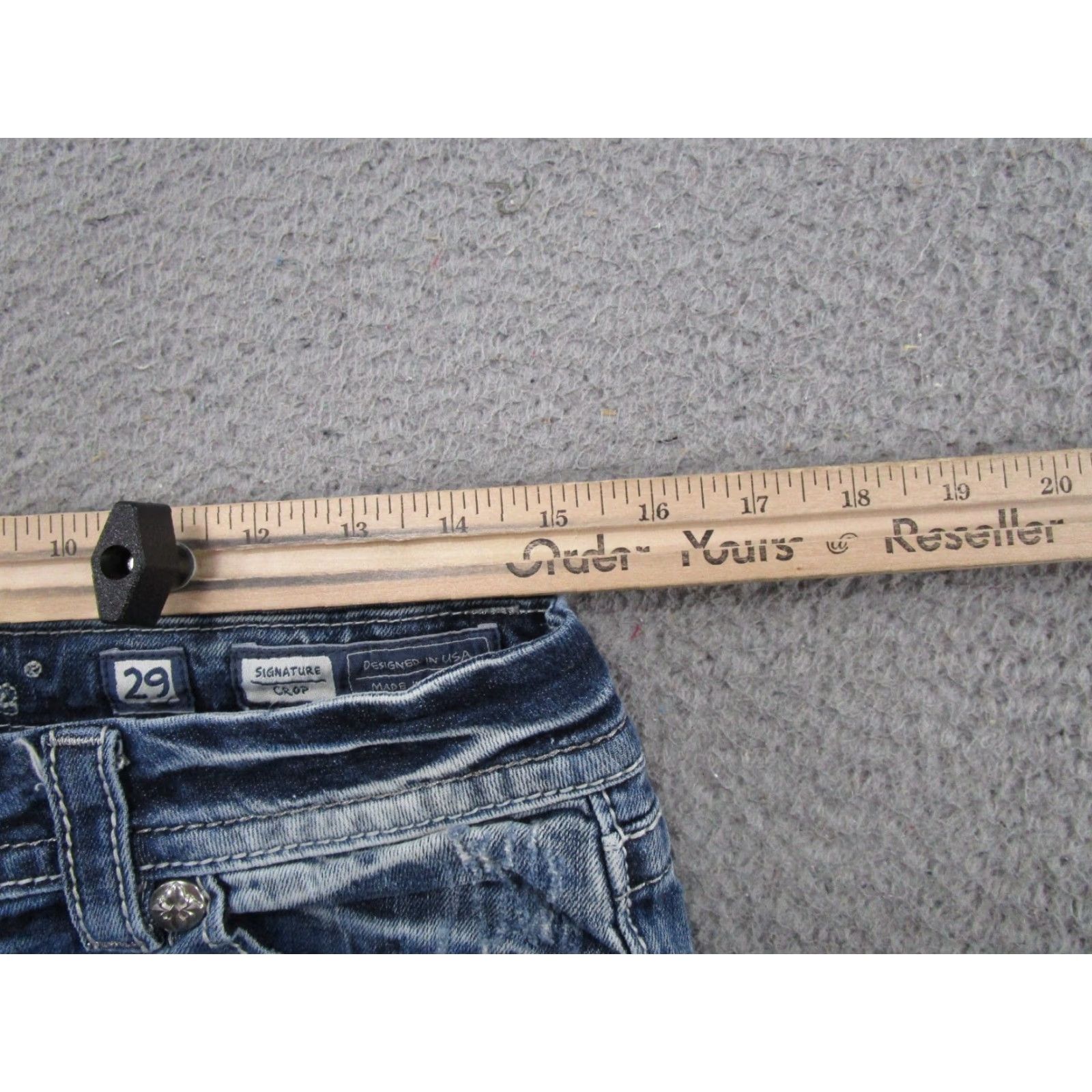 Miss Me Miss Me Signature Crop Distressed Blue Jeans Womens Size 29 Embroidered Stretch Size 29" - 6 Thumbnail