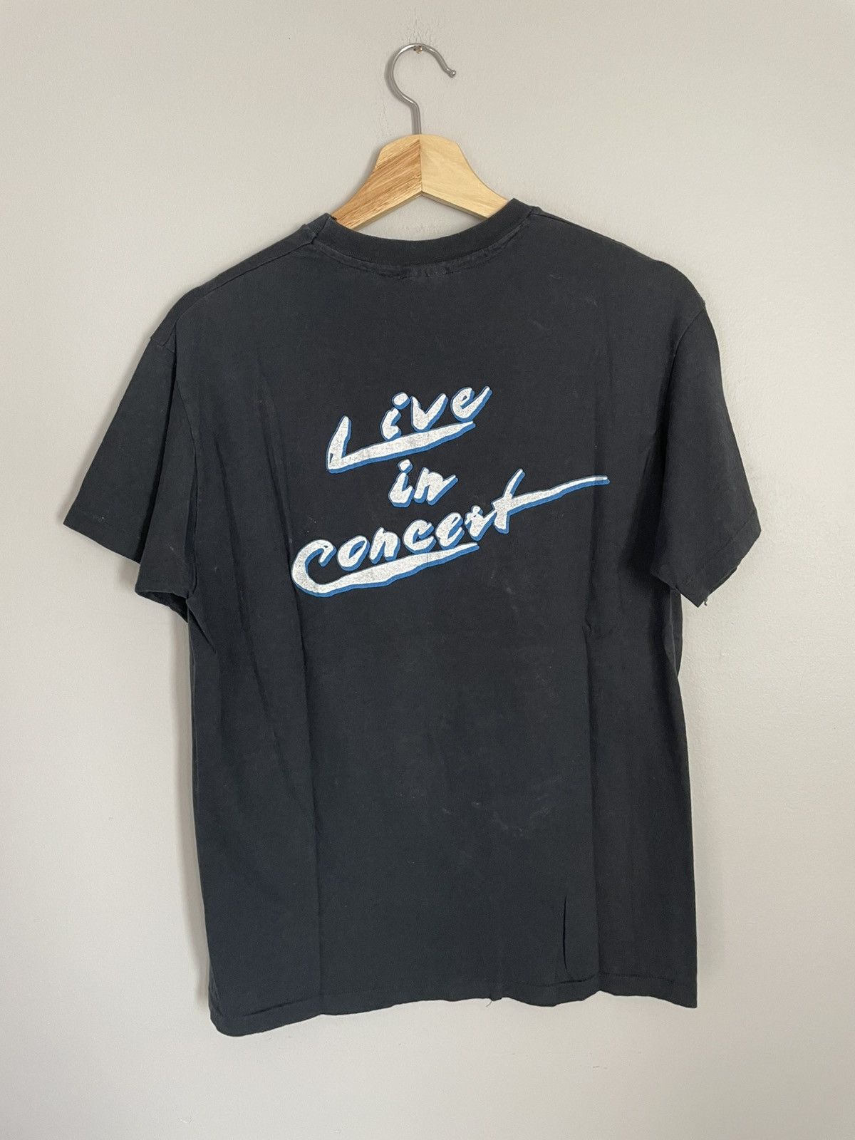 Vintage Vintage Moody Blues Live in Concert 1986 Band T-Shirt Size US M / EU 48-50 / 2 - 6 Thumbnail