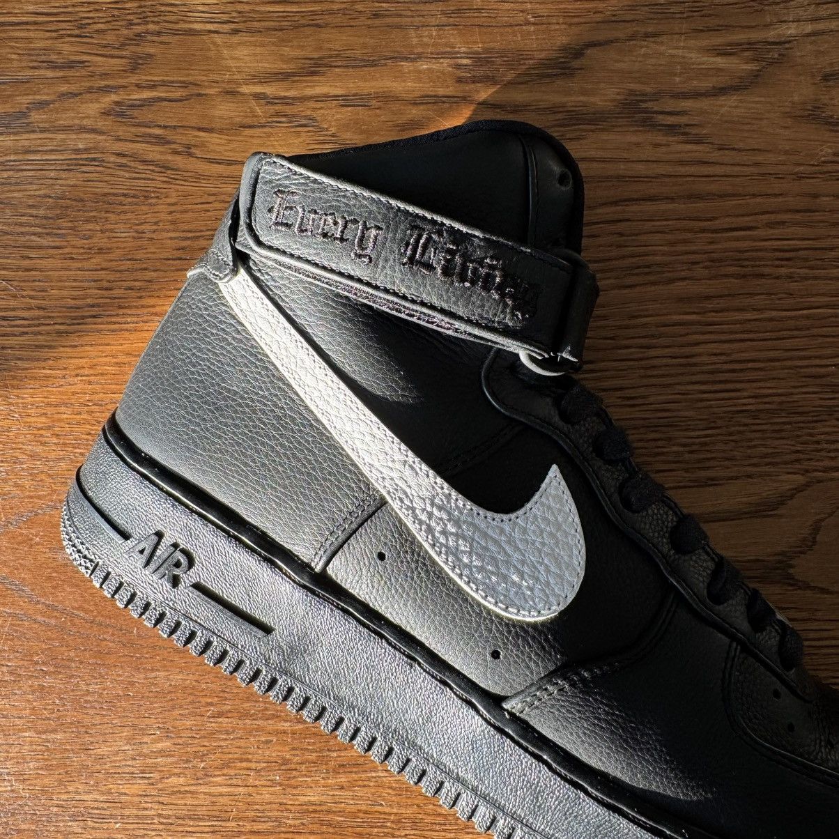Nike × Vlone Air force Vlone 1/100 friends & family London Size US 10.5 / EU 43-44 - 3 Thumbnail