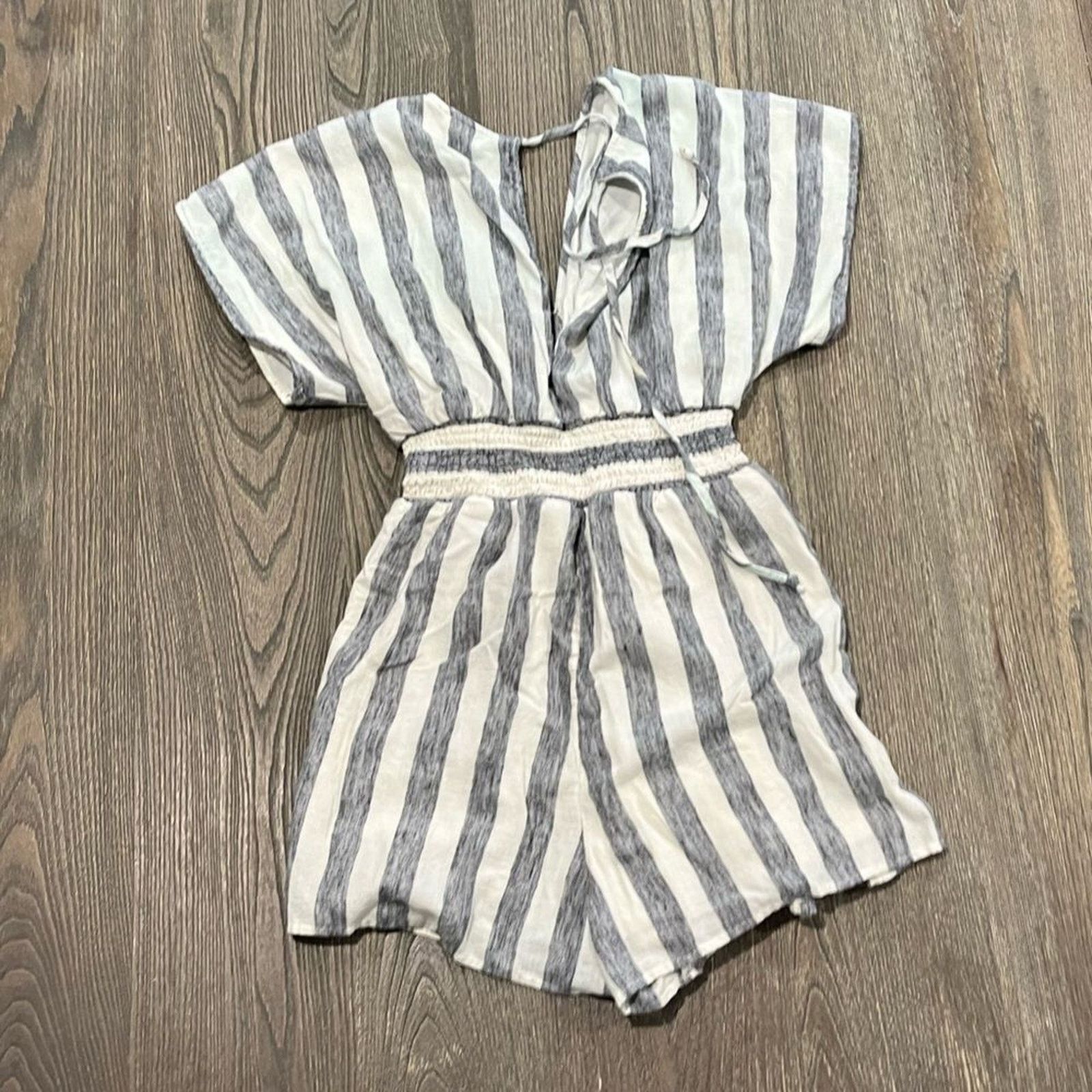American Eagle Outfitters American Eagle Striped Romper Cap Sleeve Tie Waist V-Neck Size 25" / US 0 / IT 36 - 2 Thumbnail
