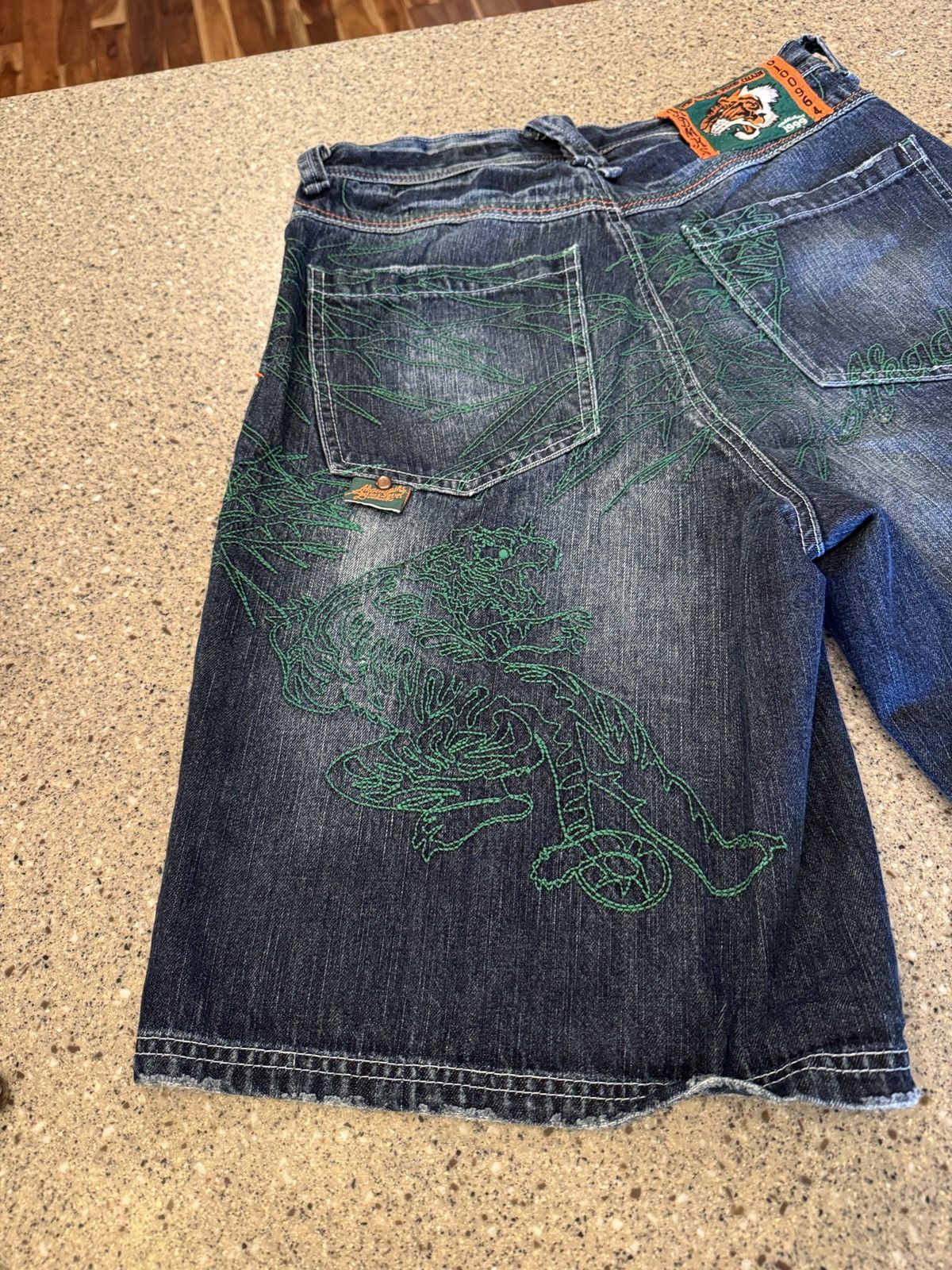 Akademiks Akademiks Y2k Dragon Embroidered Streetwear Jorts Size US 32 / EU 48 - 6 Thumbnail