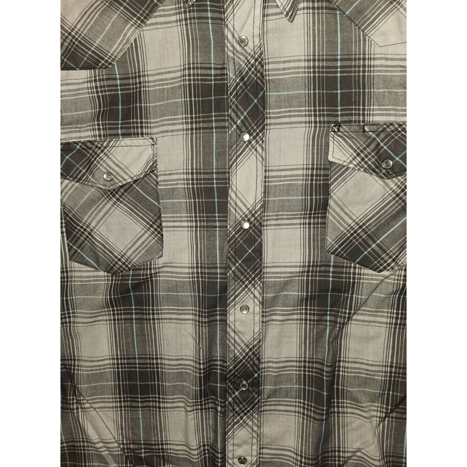 Wrangler VINTAGE Wrangler Pearl Snap Shirt Mens 3XB Gray Plaid Surged Hem Short Sleeve Shirt Body Mens Big & Tall Cowgirl Cowboy Western Classic Pockets Nylon? Size US XXL / EU 58 / 5 - 5 Thumbnail