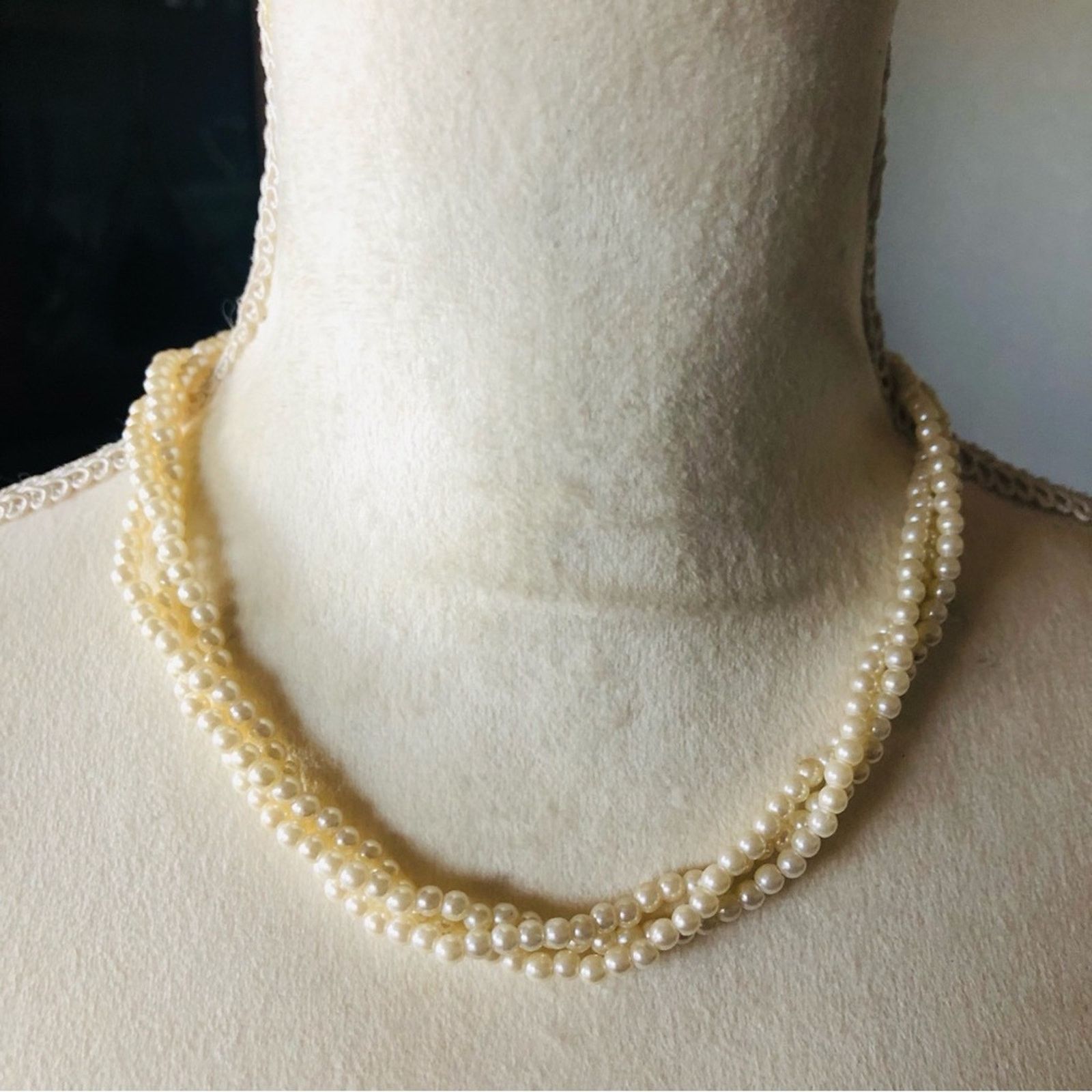 Vintage Vintage 80s versatile triple strand cream pearl necklac Size ONE SIZE - 3 Thumbnail
