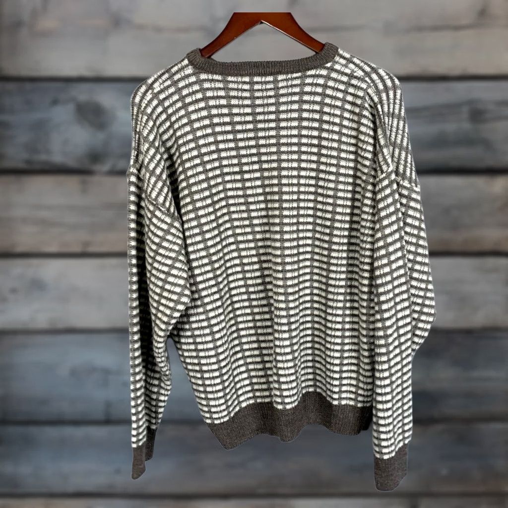 Van Heusen VINTAGE Van Heusen Sweater Mens Large Beige Gray Textured Grid Pattern Dad Style Crew Neck Pullover Knit Size US L / EU 52-54 / 3 - 1 Thumbnail