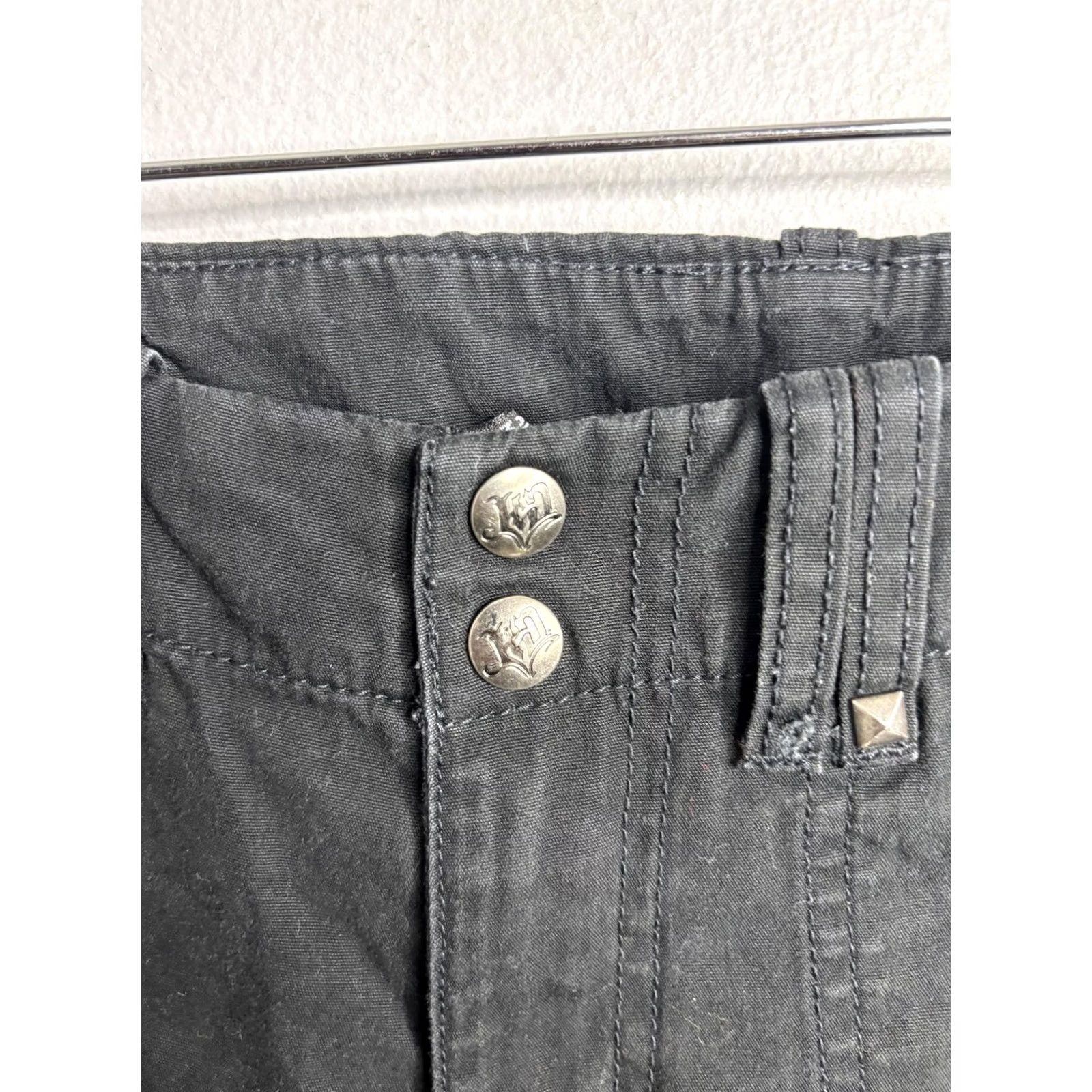 Harley Davidson VINTAGE Harley-Davidson Shorts Womens 6 Black Cargo Twill Studded Zip Pockets Biker Size 28" / US 6 / IT 42 - 2 Thumbnail