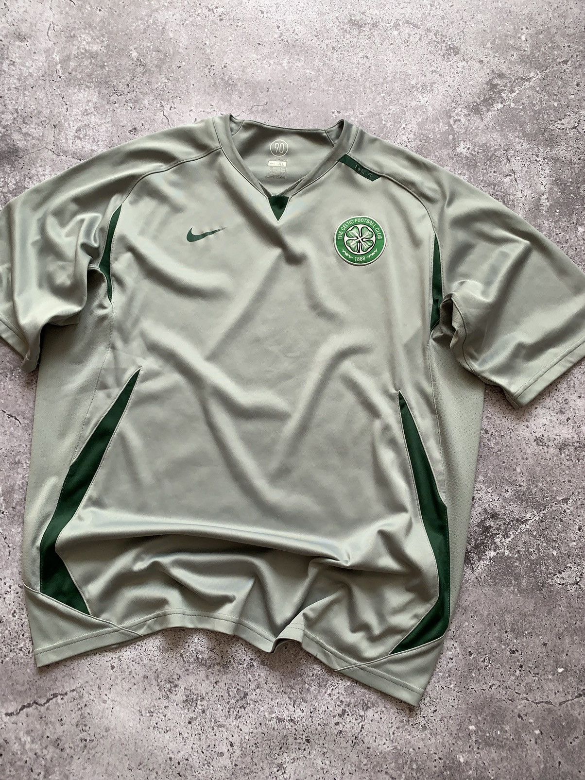 Nike × Vintage 🔥VINTAGE NIKE CELTIC 2000s TRAINING JERSEY Size US XL / EU 56 / 4 - 1 Thumbnail