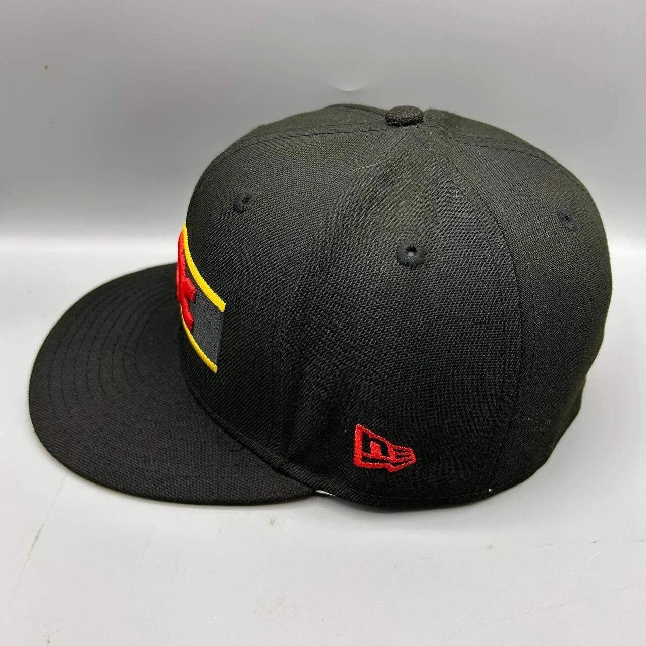 New Era Chicago White Sox Hat Men 7 3/8 Black Yellow MLB Fitted Cap Size ONE SIZE - 4 Thumbnail