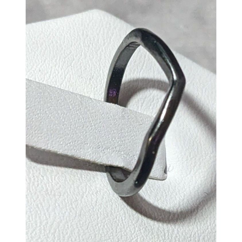 Other Minimalist Slight Chevron Silver Gunmetal Tone Ring Size 6 Size ONE SIZE - 2 Thumbnail