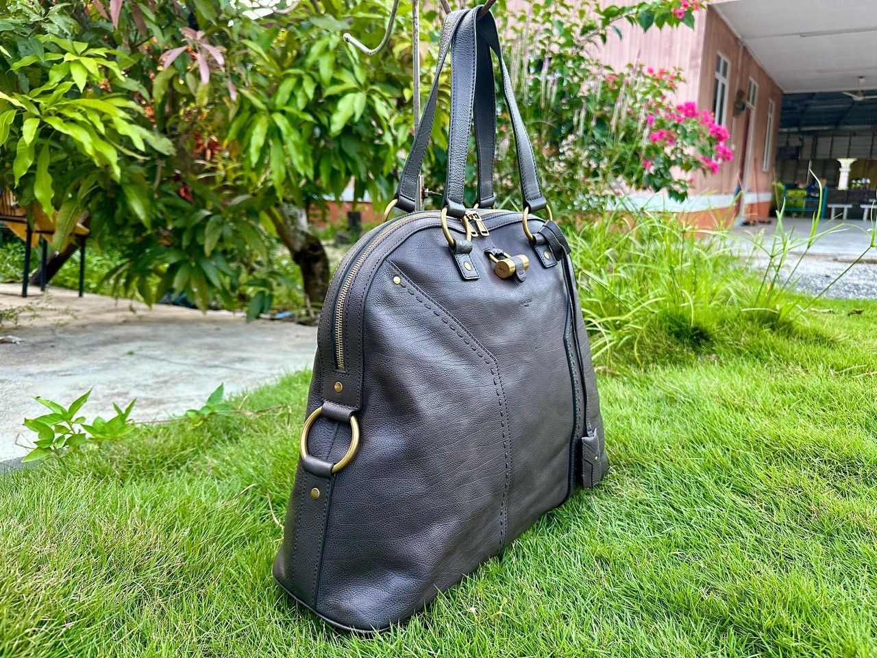 Yves Saint Laurent Authentic Yves Saint Laurent YSL Leather Muse Large Tote Bag Size ONE SIZE - 2 Thumbnail