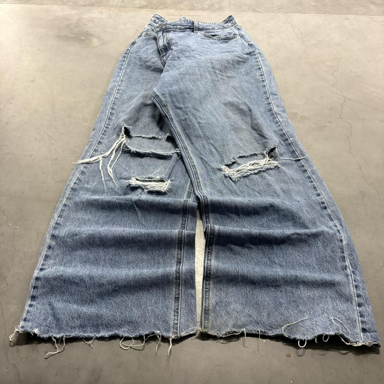 Vintage Crazy Vintage Y2K/2000s Baggy Wideleg Distressed Ripped Medium Blue Wash Denim Jeans! Size US 26 / EU 42 - 1 Thumbnail