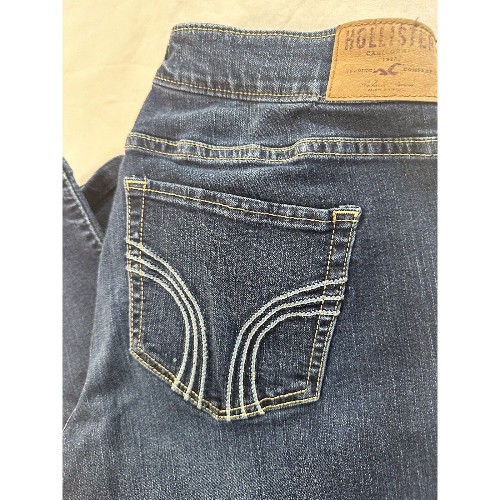 Hollister Hollister California Jeans Blue 11R, 30x31 Dark Wash Denim Size 32" / US 10 / IT 46 - 2 Thumbnail