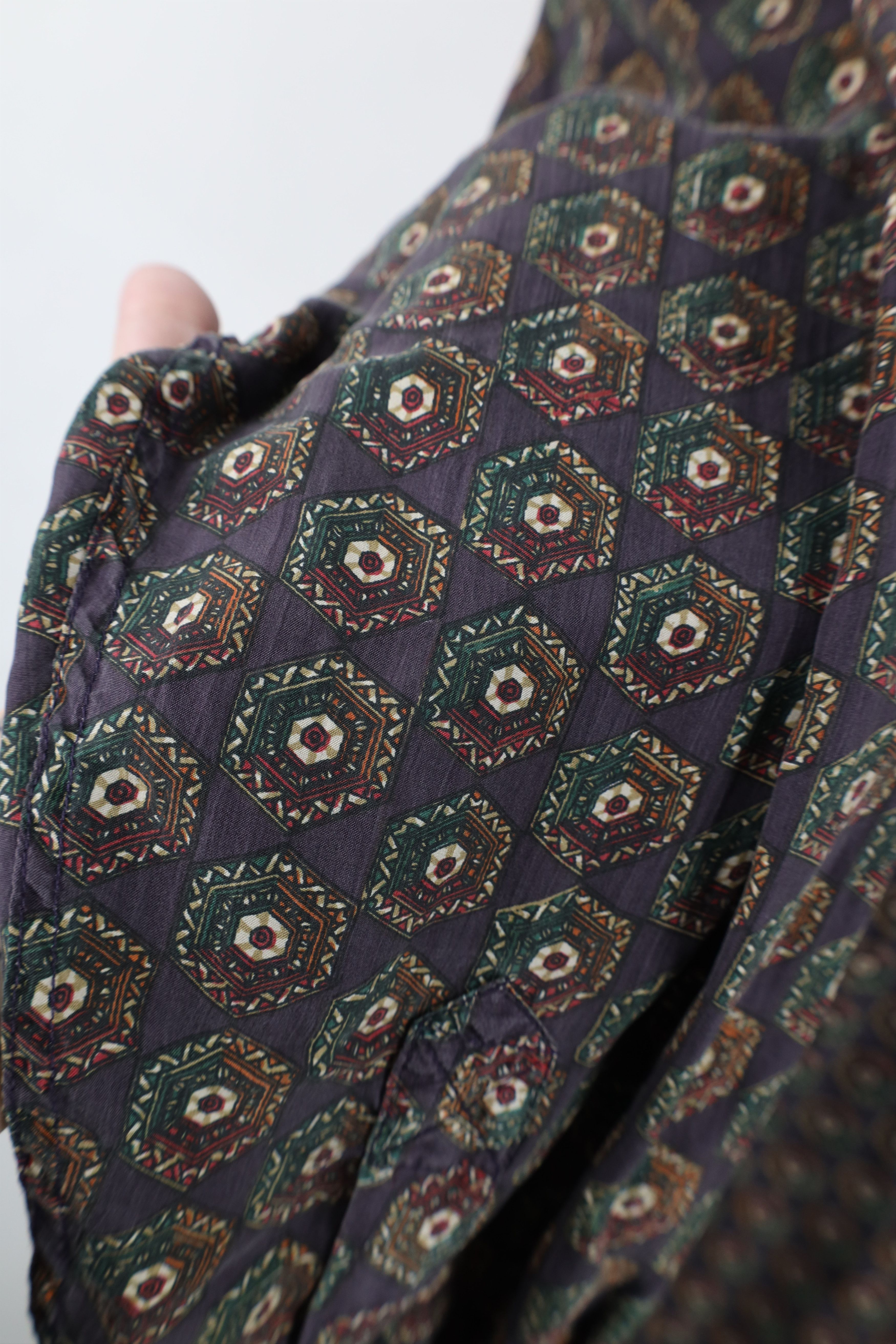 Vintage Vintage 90s Streetwear Faded Geometric Baggy Button Shirt Size US M / EU 48-50 / 2 - 5 Thumbnail