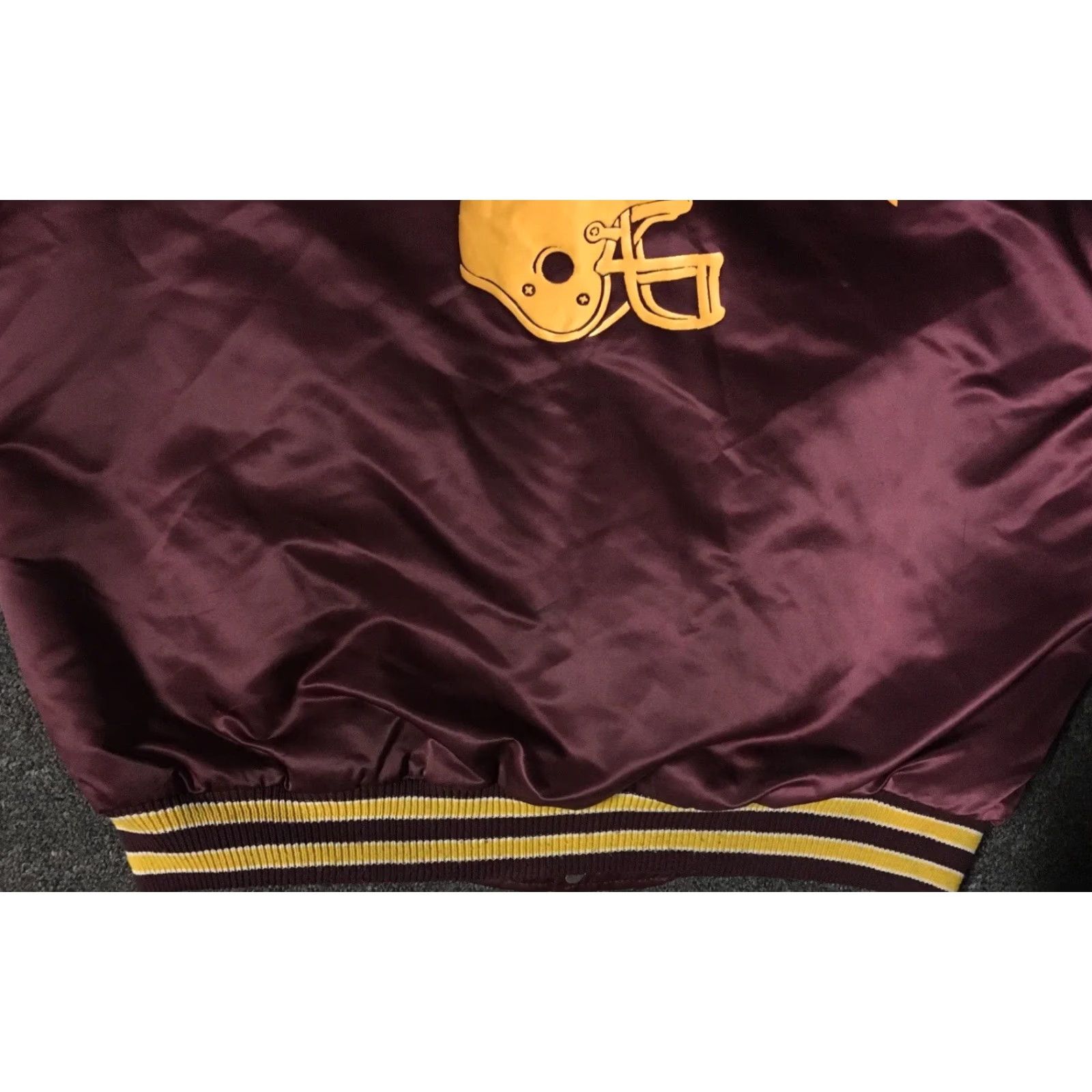 Vintage VINTAGE Stewartville Football Satin Jacket L USA School Track PE Varsity Grunge 80s Red Mens Size US L / EU 52-54 / 3 - 7 Thumbnail