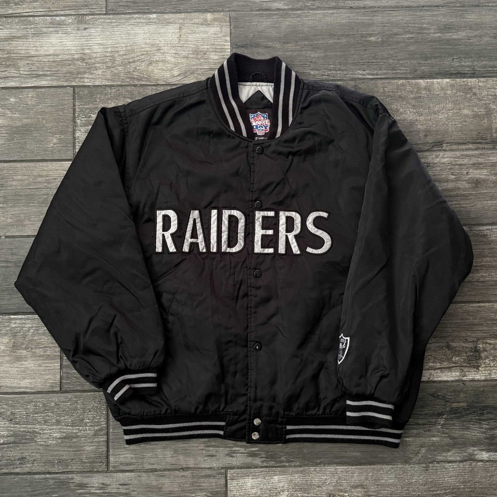 NFL VTG LOS ANGELES RAIDERS BLACK SATIN FOOTBALL NFL GAME DAY JA Size US L / EU 52-54 / 3 - 1 Thumbnail