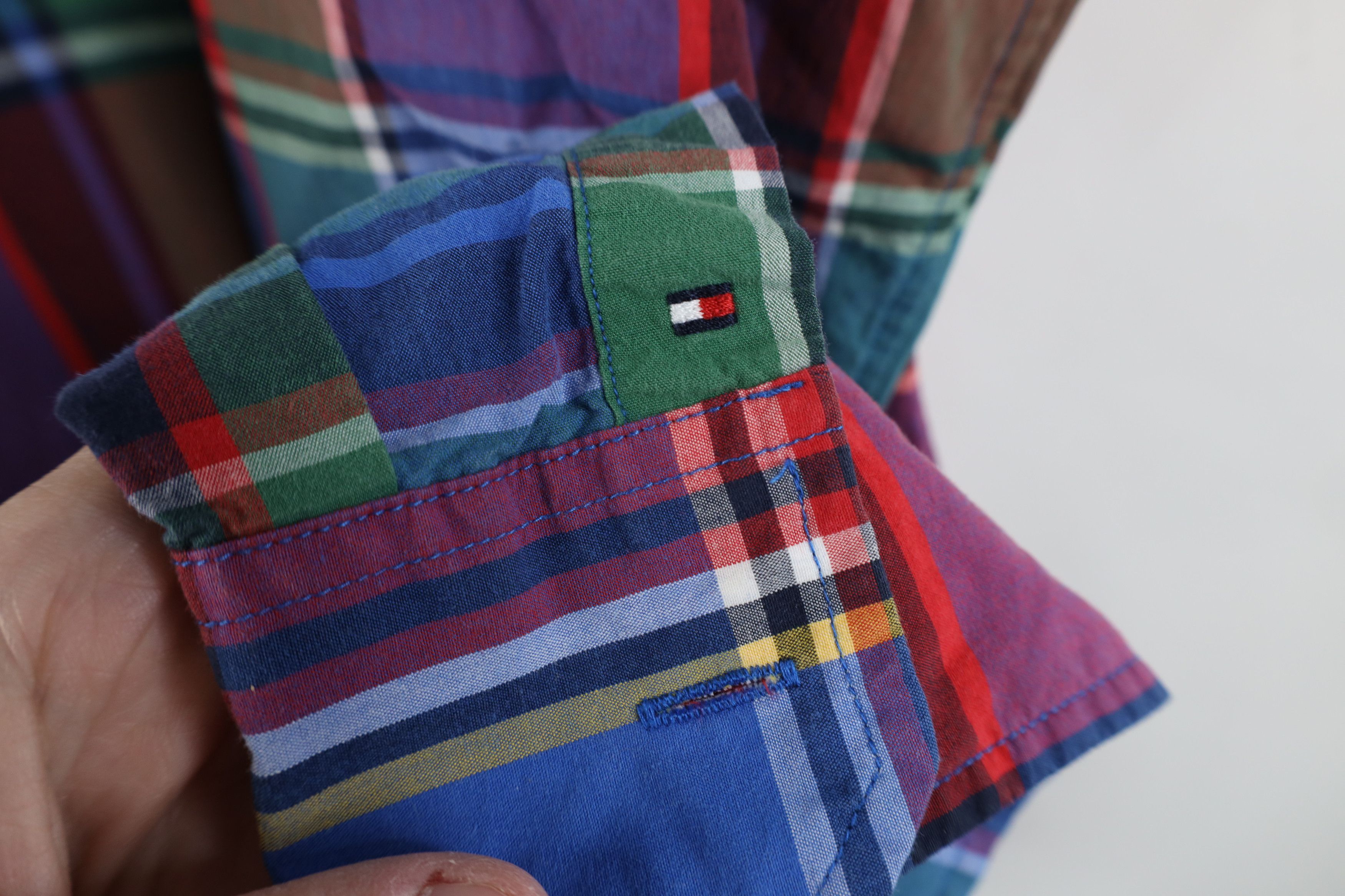 Tommy Hilfiger × Vintage Vintage Tommy Hilfiger Rainbow Collared Button Down Shirt Size US L / EU 52-54 / 3 - 4 Thumbnail