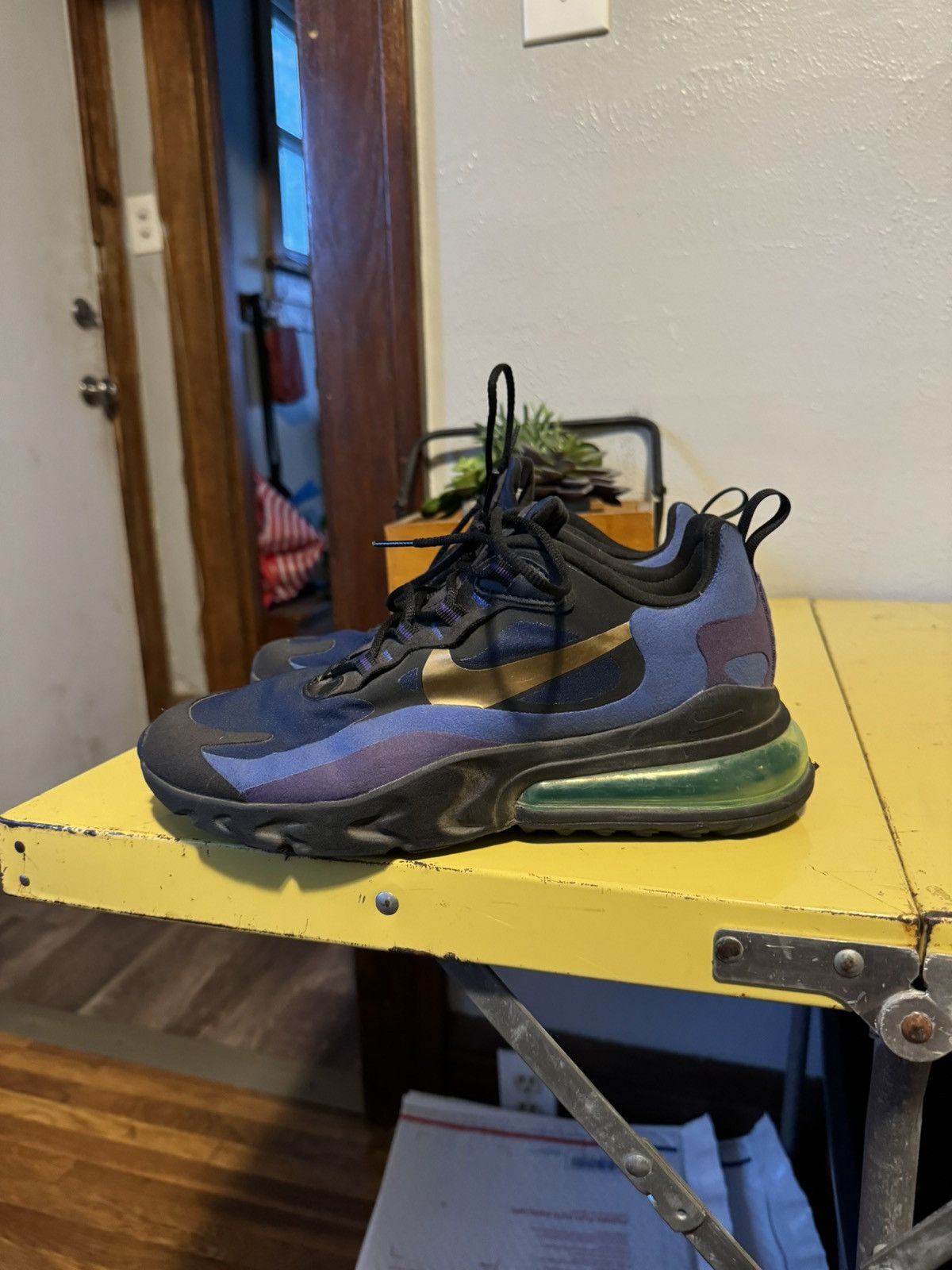 Nike NIKE Air Max 270 react size 7.5 men's black university gold Size US 7.5 / EU 40-41 - 5 Thumbnail