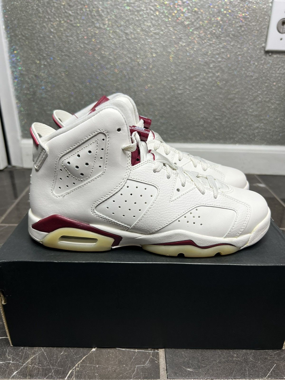 Jordan Brand Jordan Maroon 6s (2015) DS GS 7Y! Size US 7 / EU 40 - 2 Thumbnail