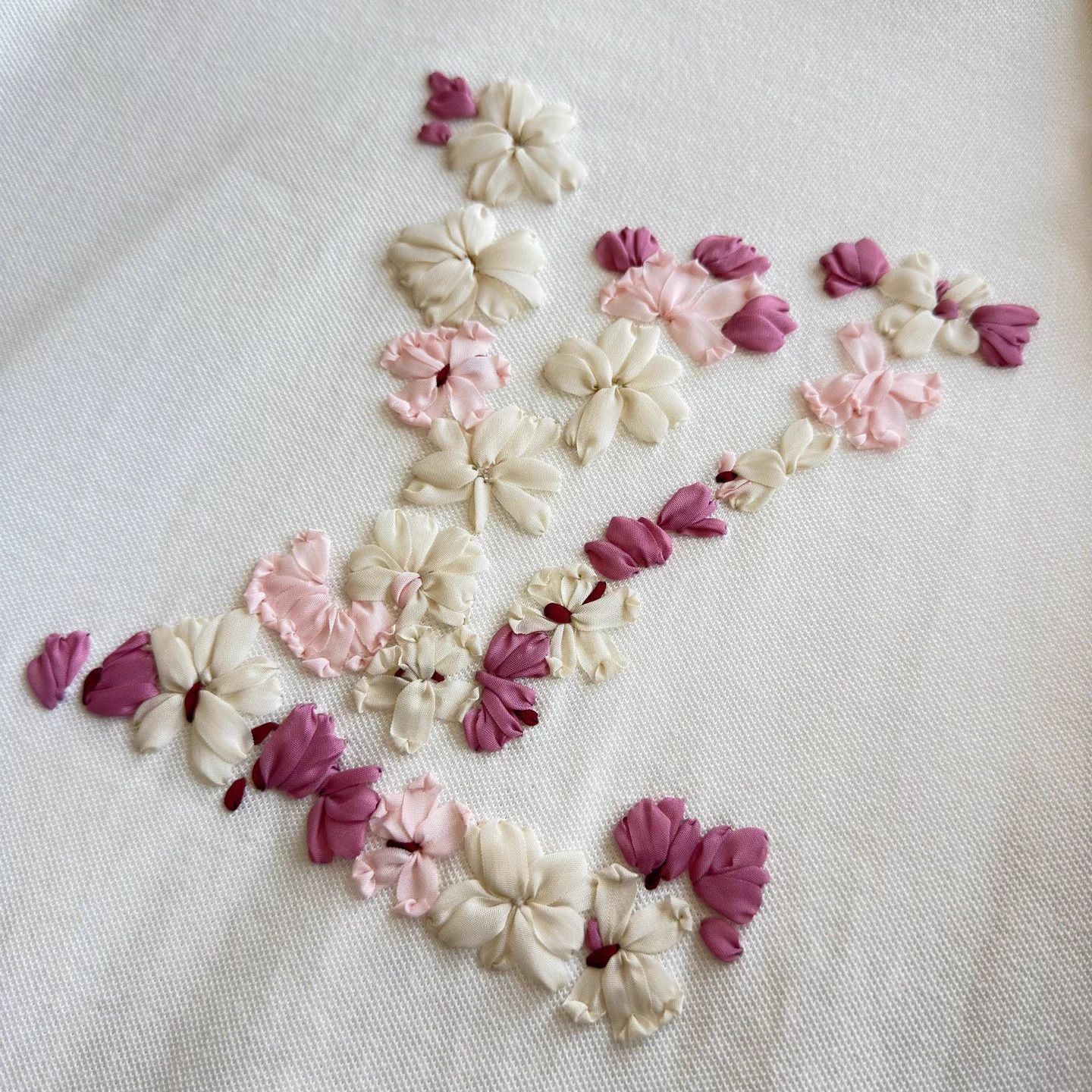 Louis Vuitton LV 25 Nigo 3D Floral Embroidery Logo White Tee 4L Size US XXL / EU 58 / 5 - 7 Thumbnail