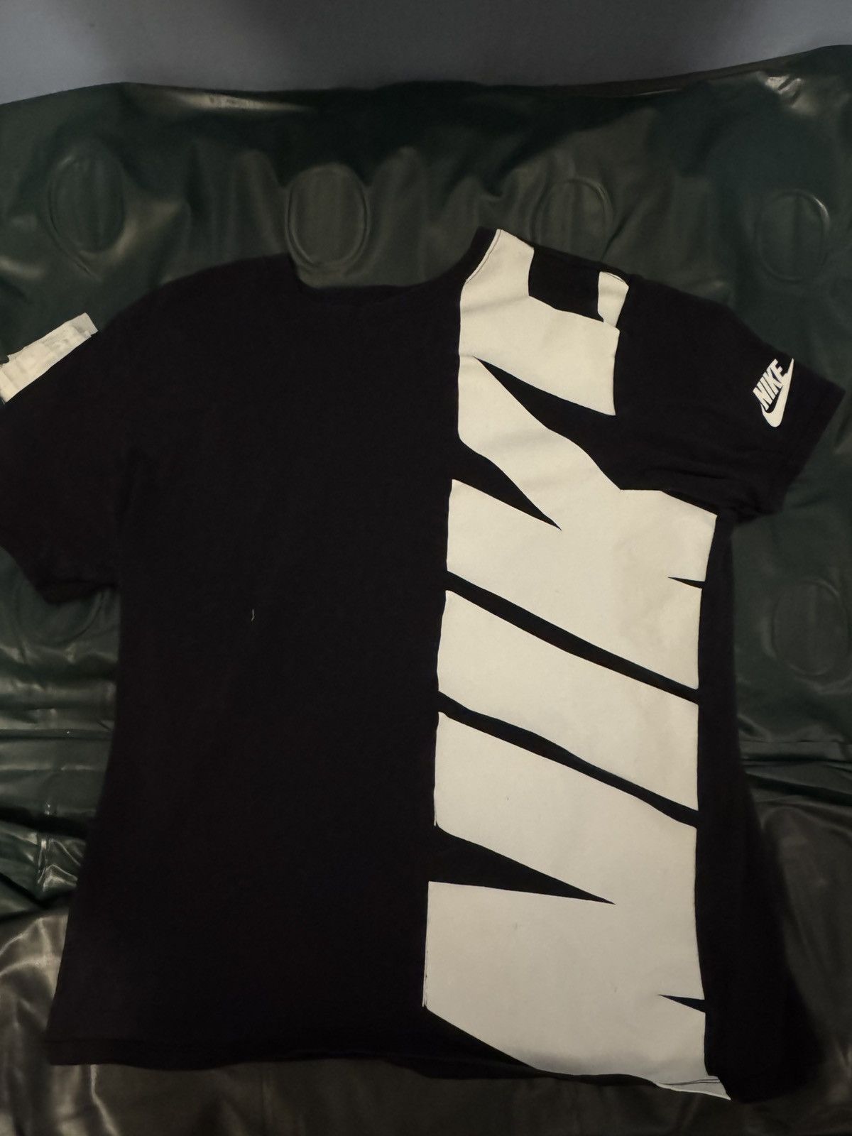 Nike Black and white nike tee Size US XL / EU 56 / 4 - 1 Thumbnail