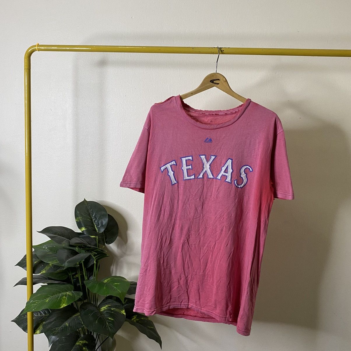 Vintage Y2K Majestic Texas Rangers MLB Darvish Nameset Thrashed Tee Size US L / EU 52-54 / 3 - 4 Thumbnail