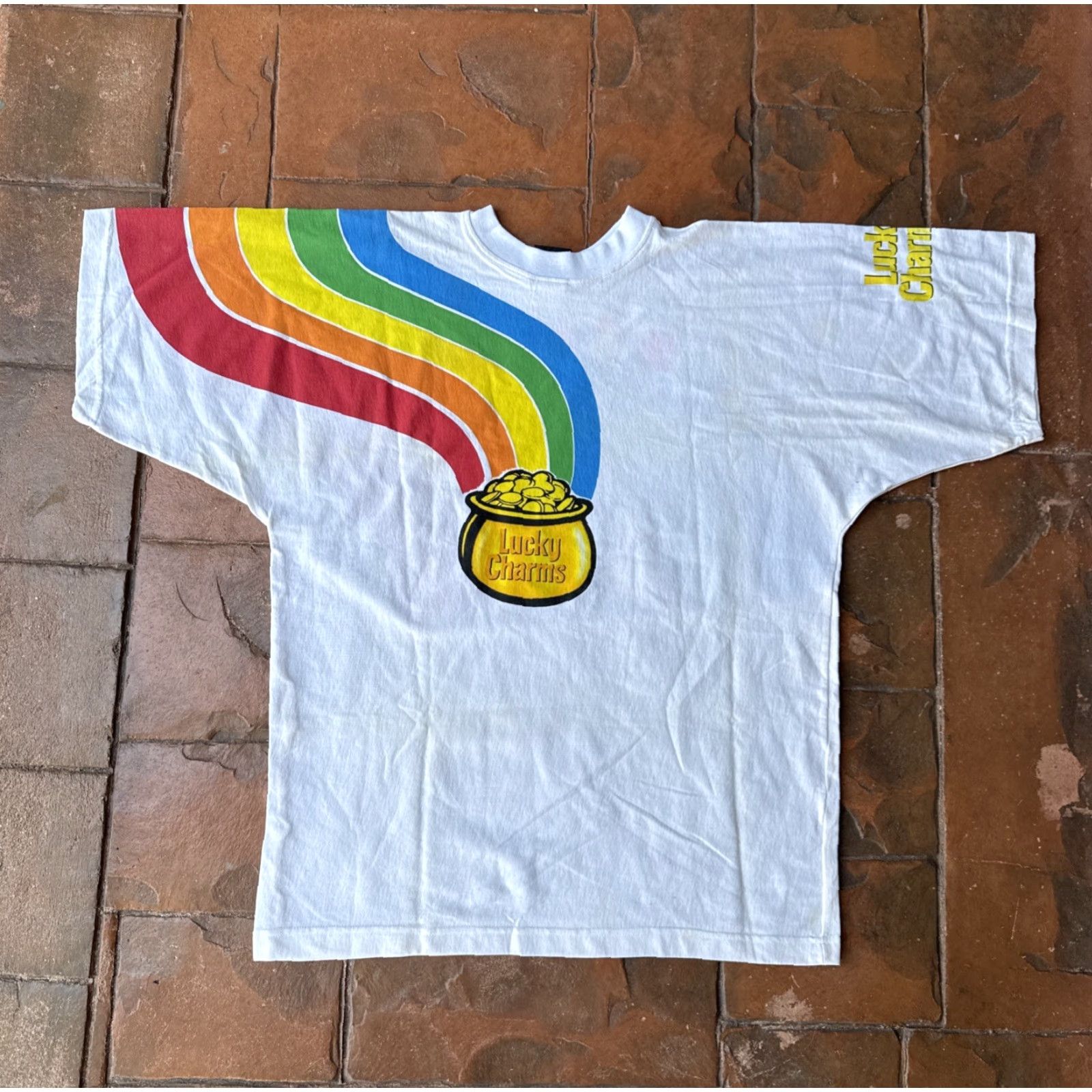 Vintage VINTAGE Lucky Charms Cereal AOP Graphic Promo T-Shirt Large White Mens 90s Retro USA Charms Logo Crew Neck Short Sleeve Size US L / EU 52-54 / 3 - 2 Thumbnail