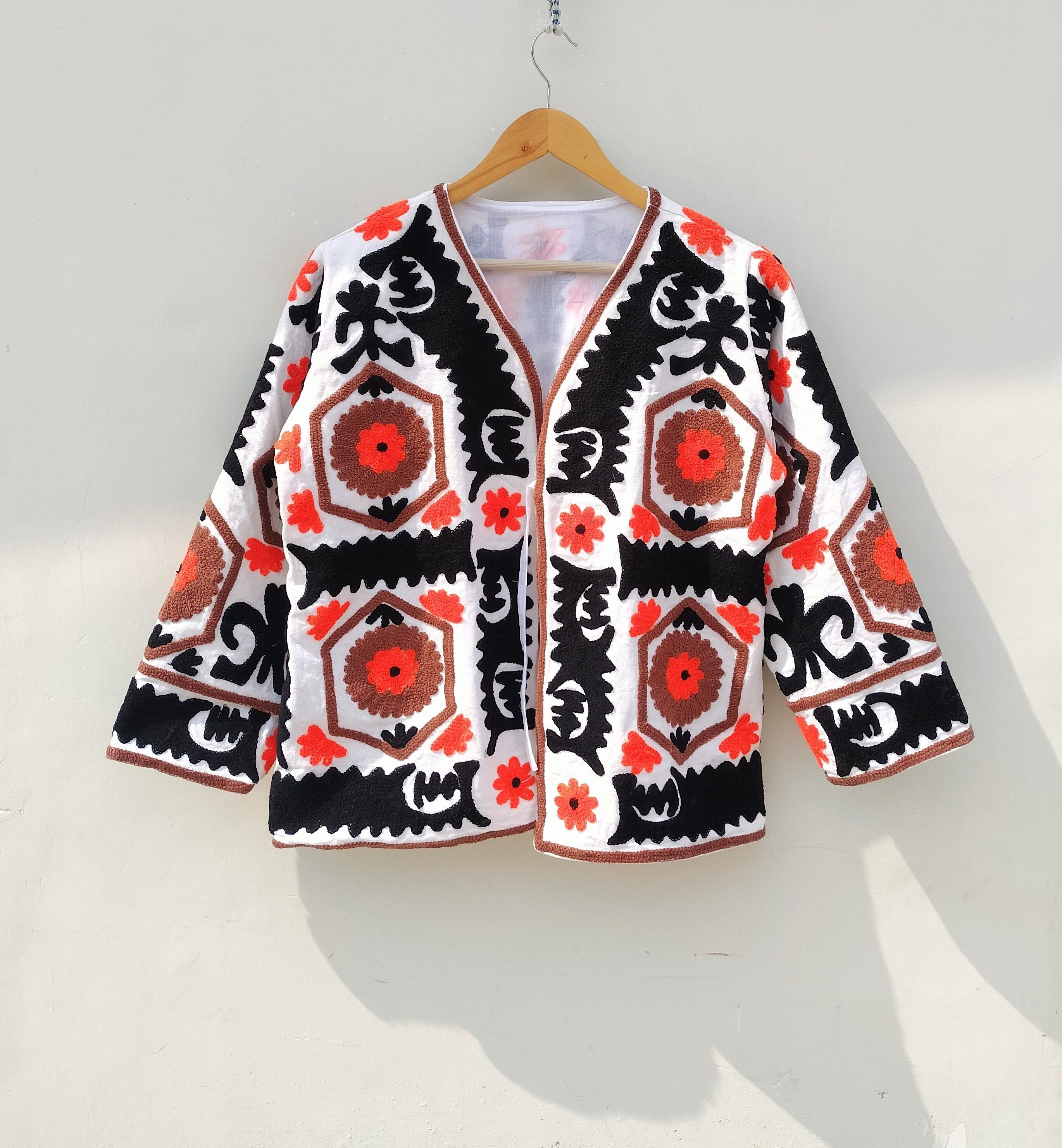 Vintage Suzani Embroidery Jacket Handmade Quilted Jacket Vintage Size M / US 6-8 / IT 42-44 - 1 Thumbnail