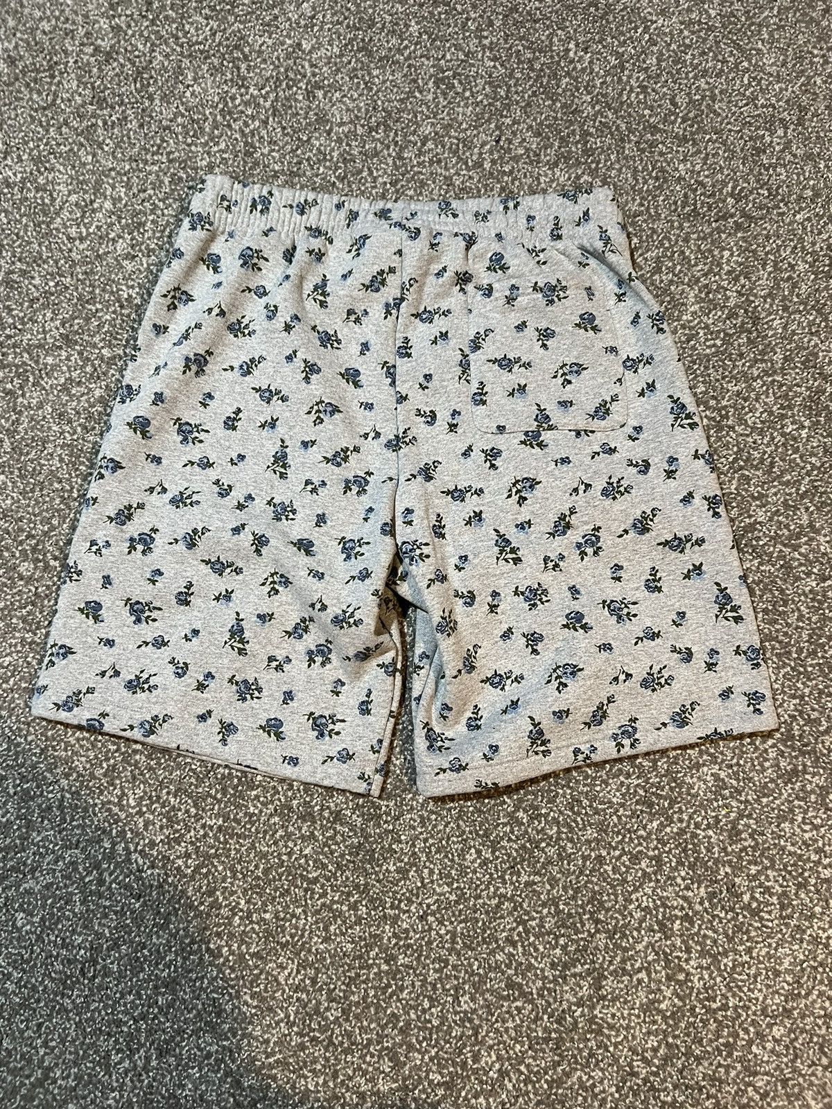 Supreme Supreme small box sweatshort | Grailed