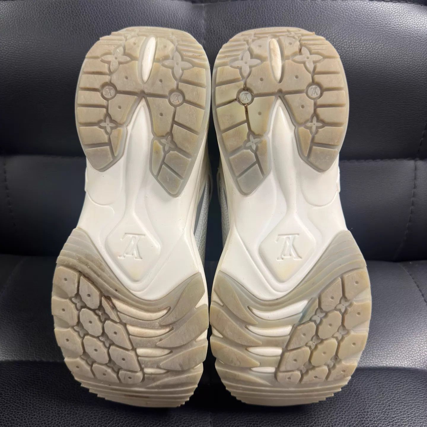 Louis Vuitton LV Run 55 Cream Monogram Low Top Dad Sneaker EU 37 Size US 6.5 / IT 36.5 - 6 Thumbnail