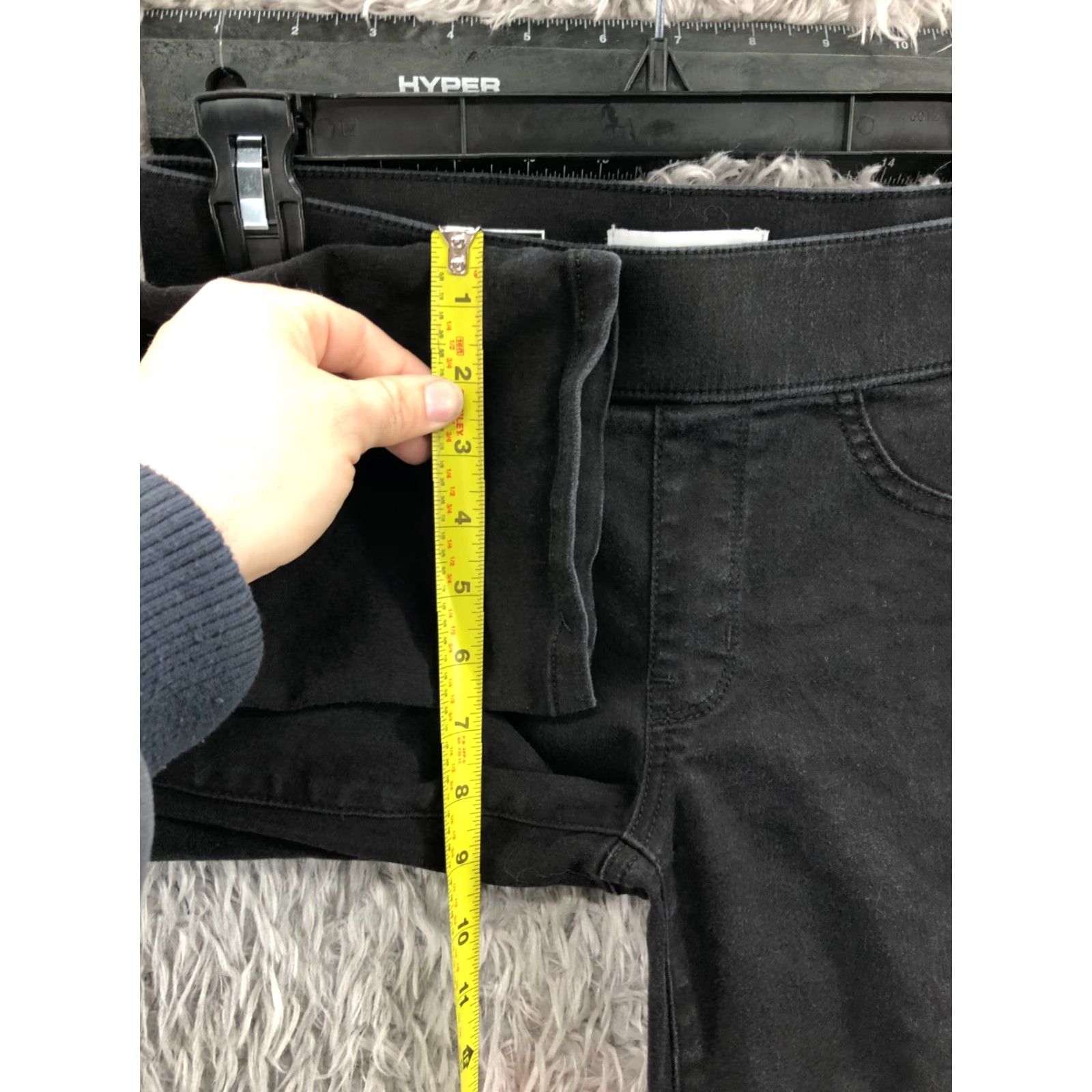 Vintage **Womens Mid Rise Black Pull On Capri Pants Size 4** User: **Sonoma Mid Rise Black Pull-On Capri Pants Size 4** Size 27" / US 4 / IT 40 - 4 Thumbnail