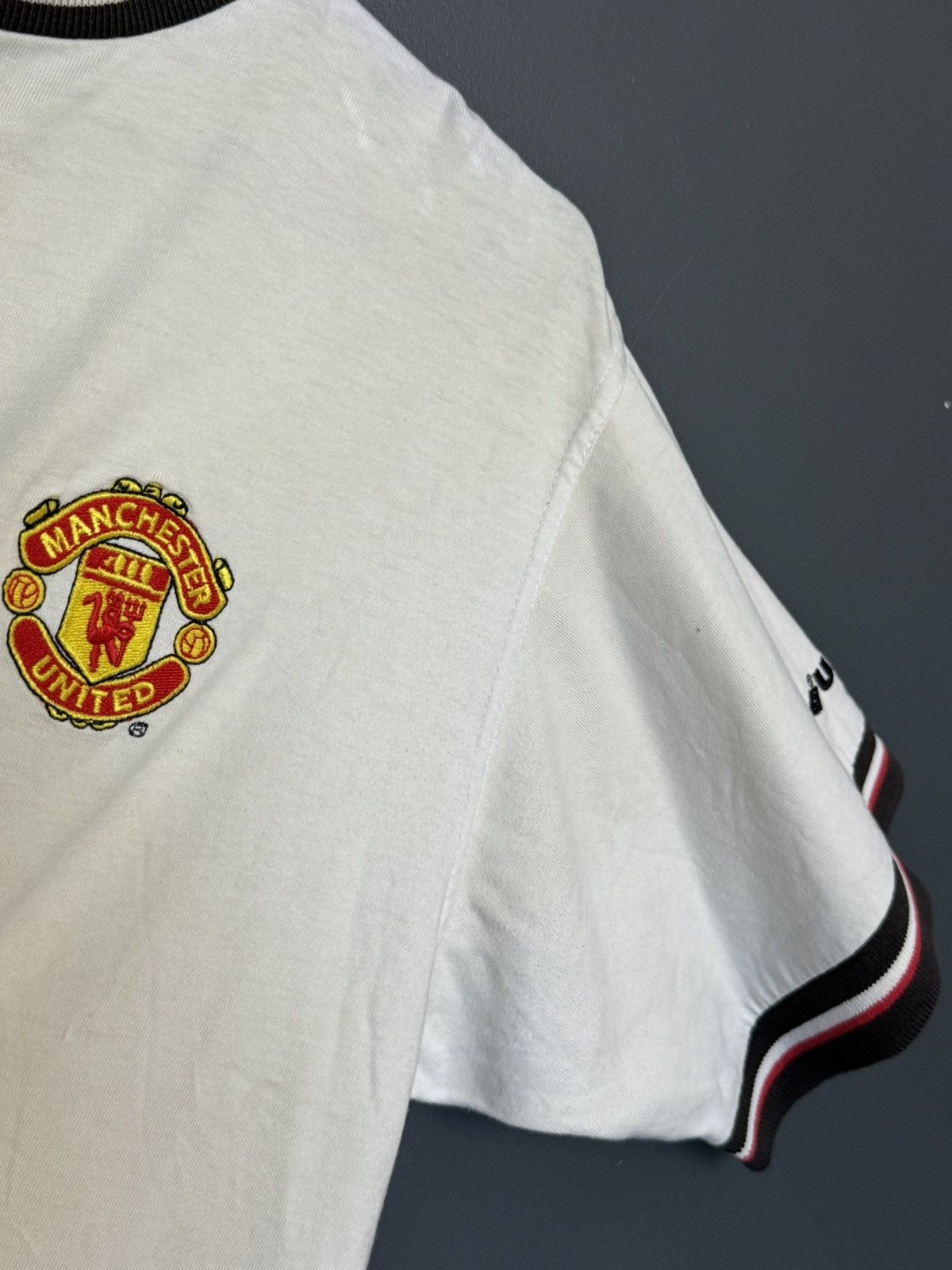 Umbro Vintage Manchester United 99/00 Training Football Jersey Size US S / EU 44-46 / 1 - 9 Thumbnail
