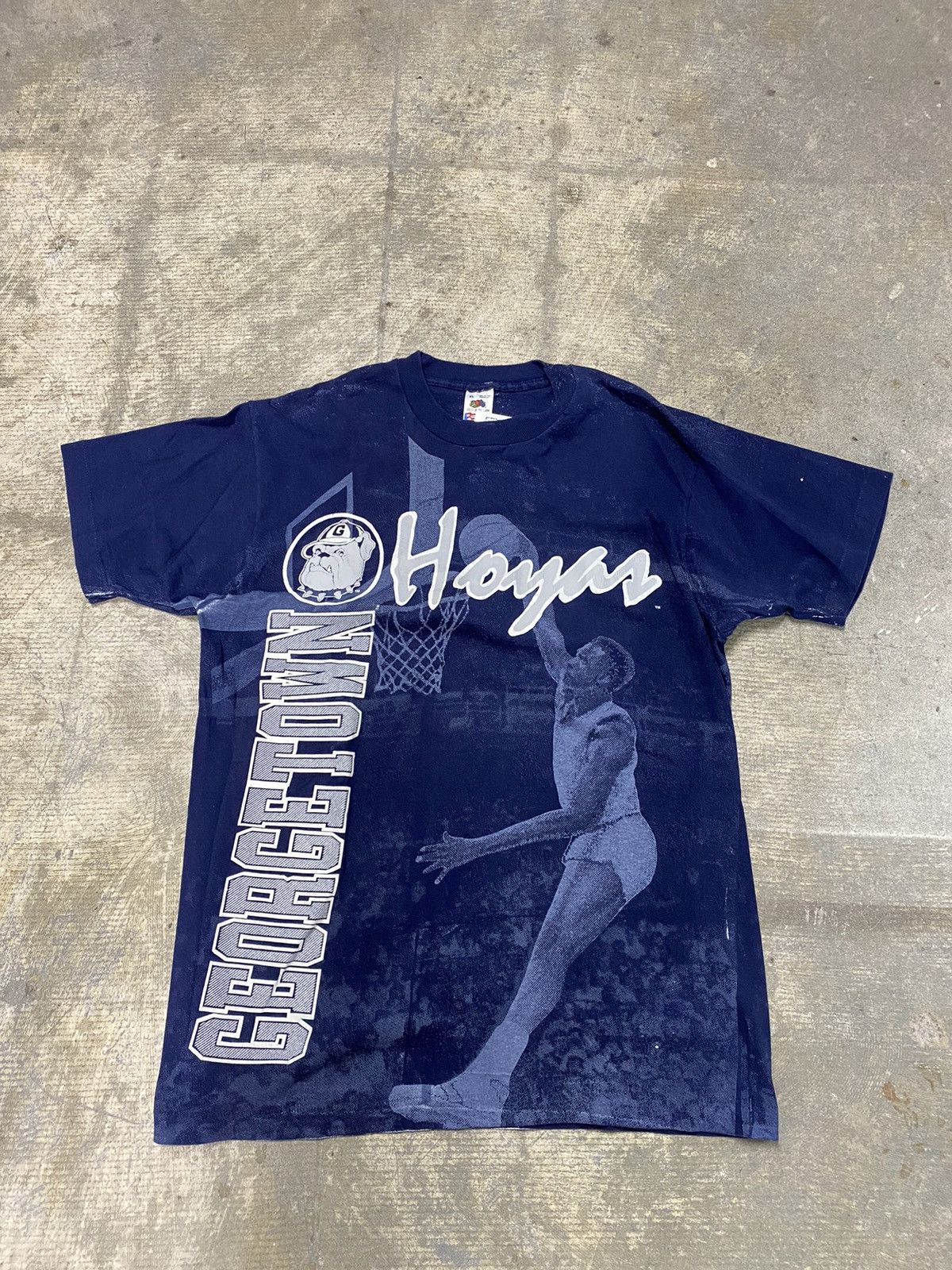 NCAA × Vintage Vintage 90s Georgetown Hoyas Basketball AOP T-Shirt Size US XL / EU 56 / 4 - 2 Thumbnail