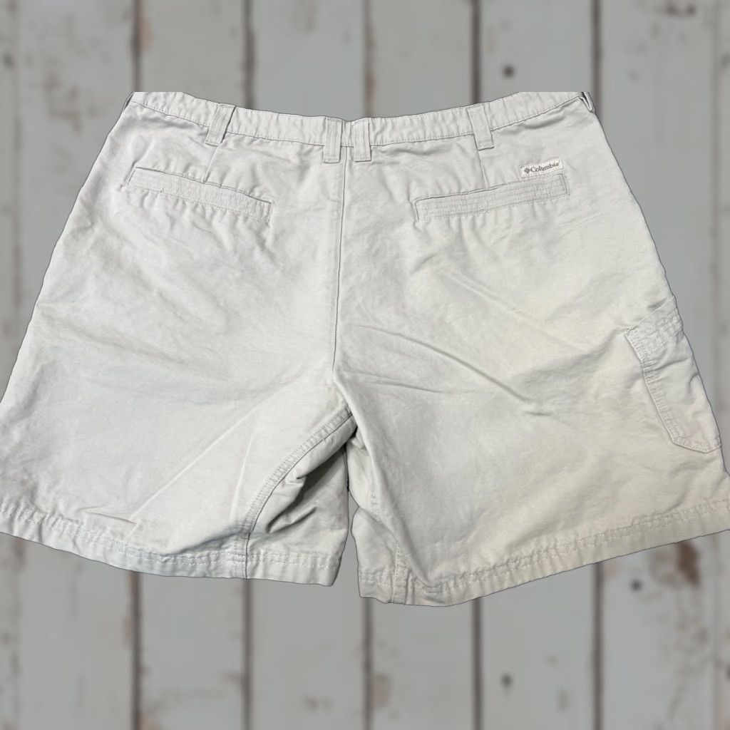Vintage Columbia Shorts Mens 42W Khaki 10" Inseam Hiking Utility Pockets Casual Outdoor Chino Elastic Waist Pockets Beige Cotton Regular Men Size US 42 / EU 58 - 1 Thumbnail