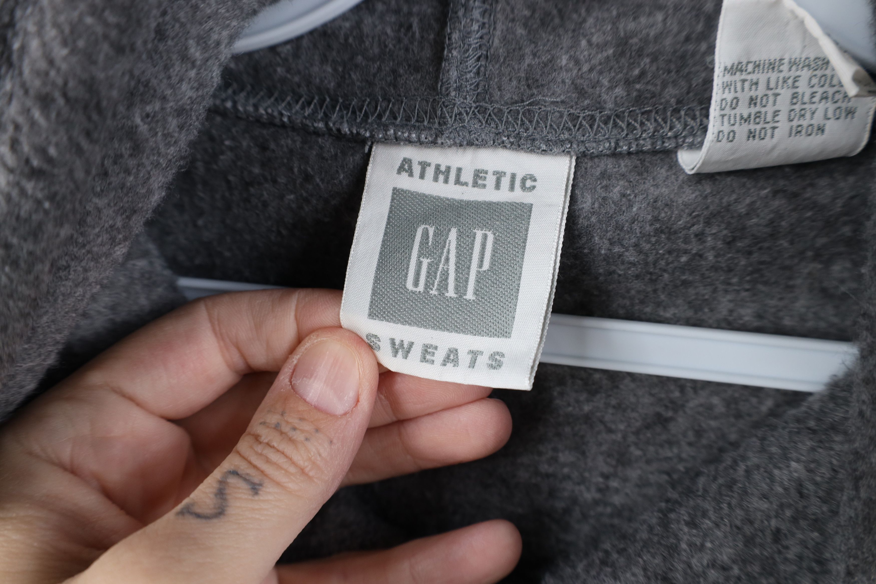 Gap Vintage 90s Gap Athletic Baggy Fleece Hoodie Sweatshirt Size US L / EU 52-54 / 3 - 9 Thumbnail