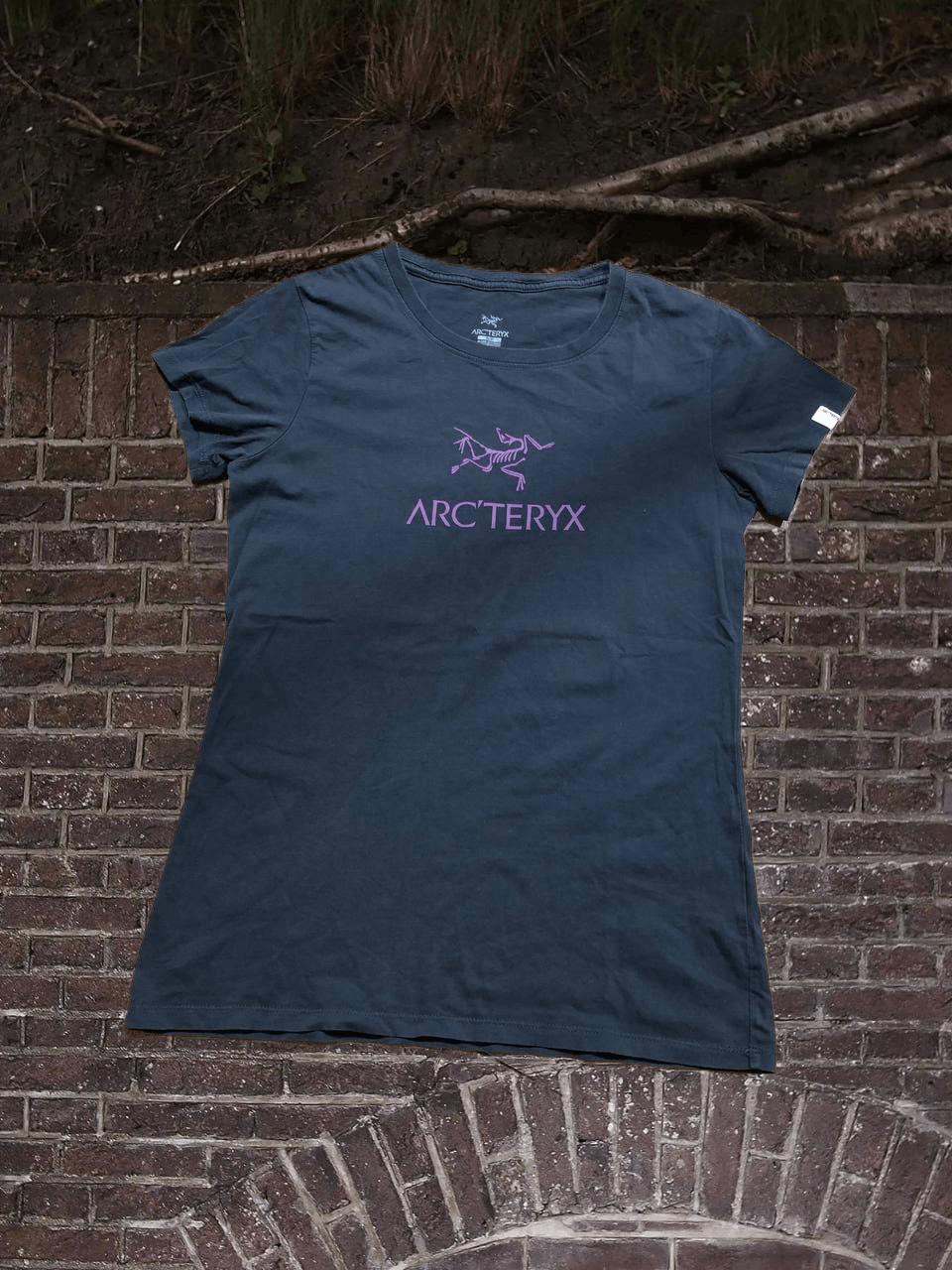 Arc'teryx Rare Arc'Teryx Big Logo Tshirt streetwear woomen Size S / US 4 / IT 40 - 1 Thumbnail