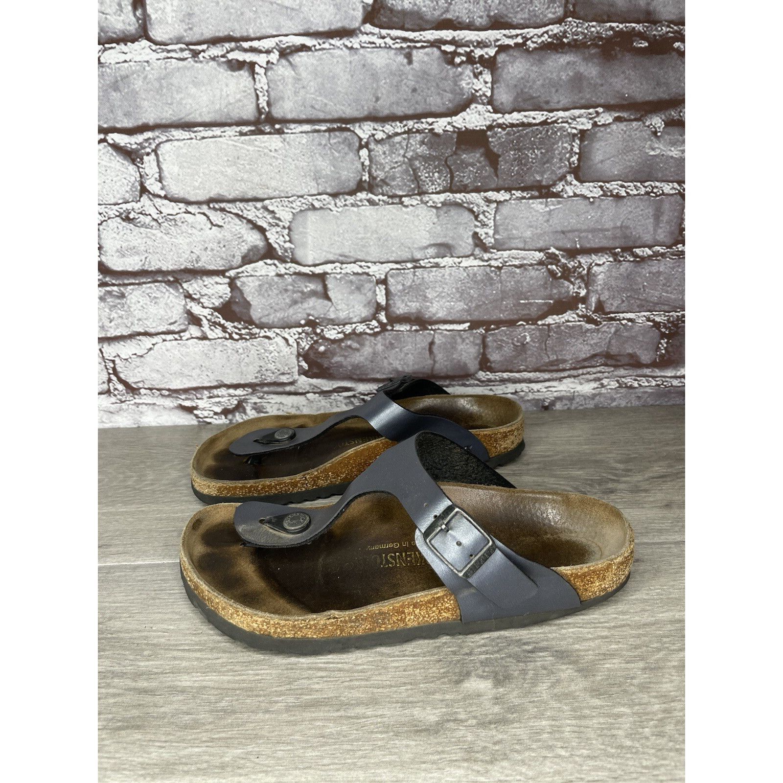 Birkenstock Birkenstock Gizeh Metallic Blue Leather Strap Sandals Women Size US 6 / IT 36 - 19 Thumbnail