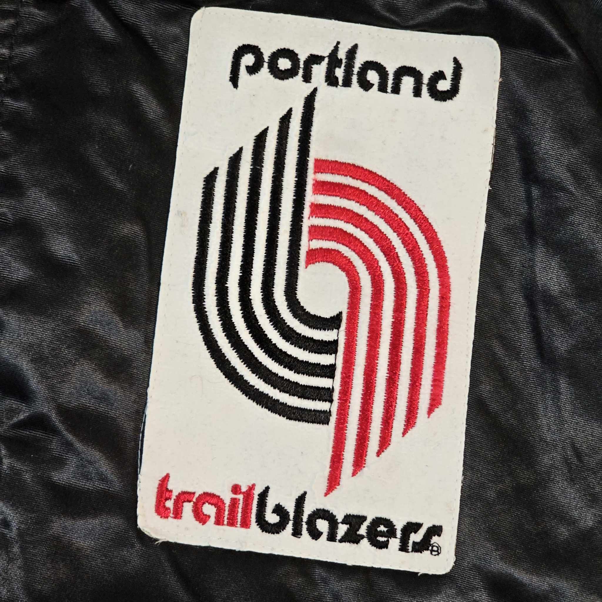 Chalk Line × NBA × Vintage Portland Trail Blazers Vintage 80s Chalk Line Satin Jacket Size US XL / EU 56 / 4 - 4 Thumbnail