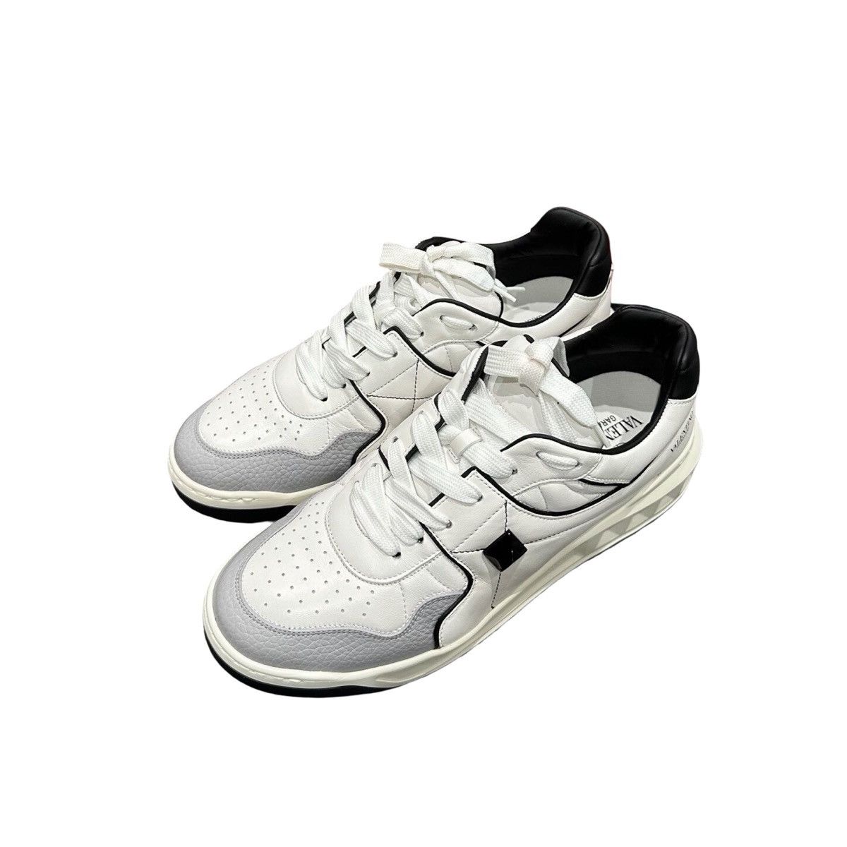 Valentino Valentino Garavani One Stud calfskin low-top sneakers Size US 11 / EU 44 - 1 Thumbnail