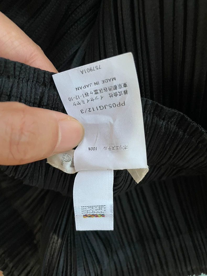 Issey Miyake Issey Miyake size:3 Black pleated skirt Size 22" - 3 Thumbnail