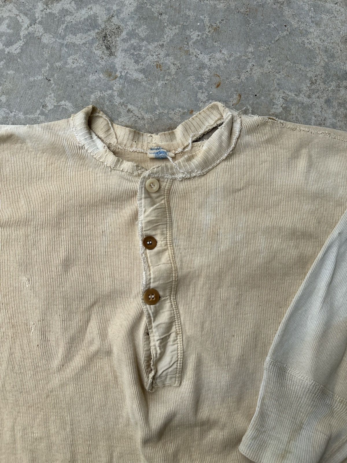 Vintage 50s-60s Sunfade trashed zombie distressed henley cream tee Size US L / EU 52-54 / 3 - 5 Thumbnail