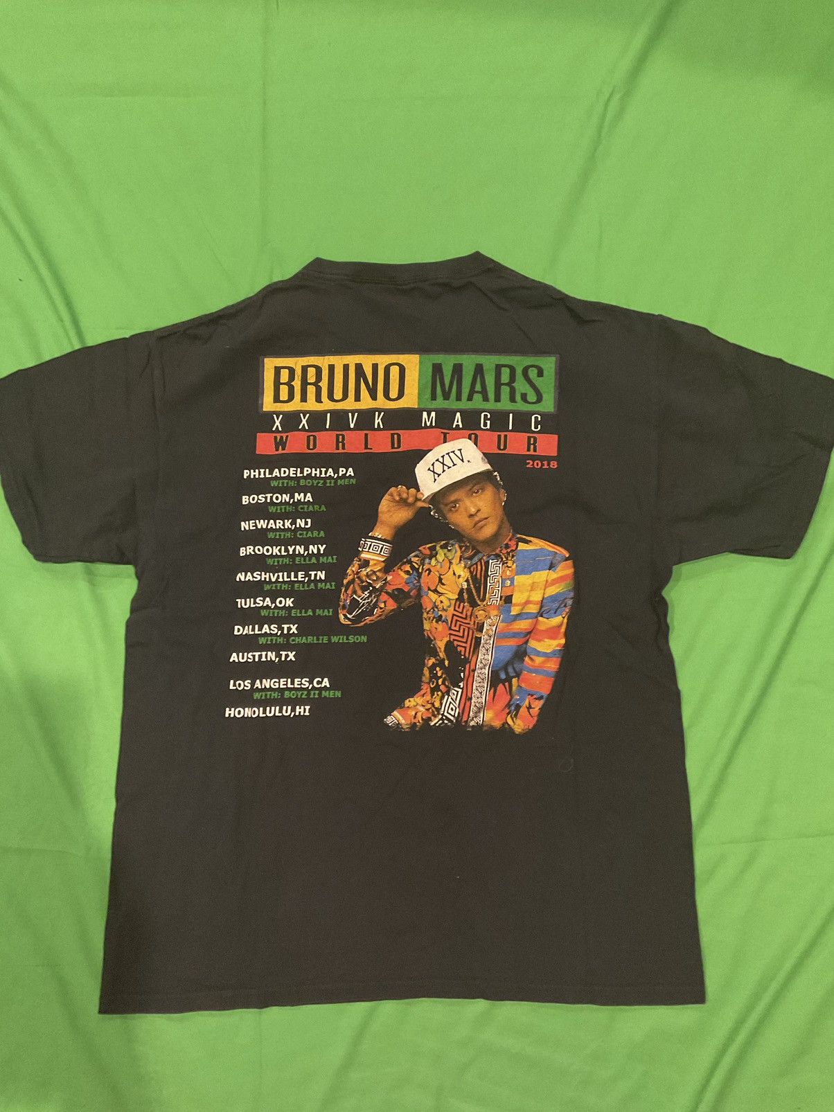 Vintage Bruno Mars World Tour 2018 black cotton t-shirt Size US XL / EU 56 / 4 - 2 Thumbnail