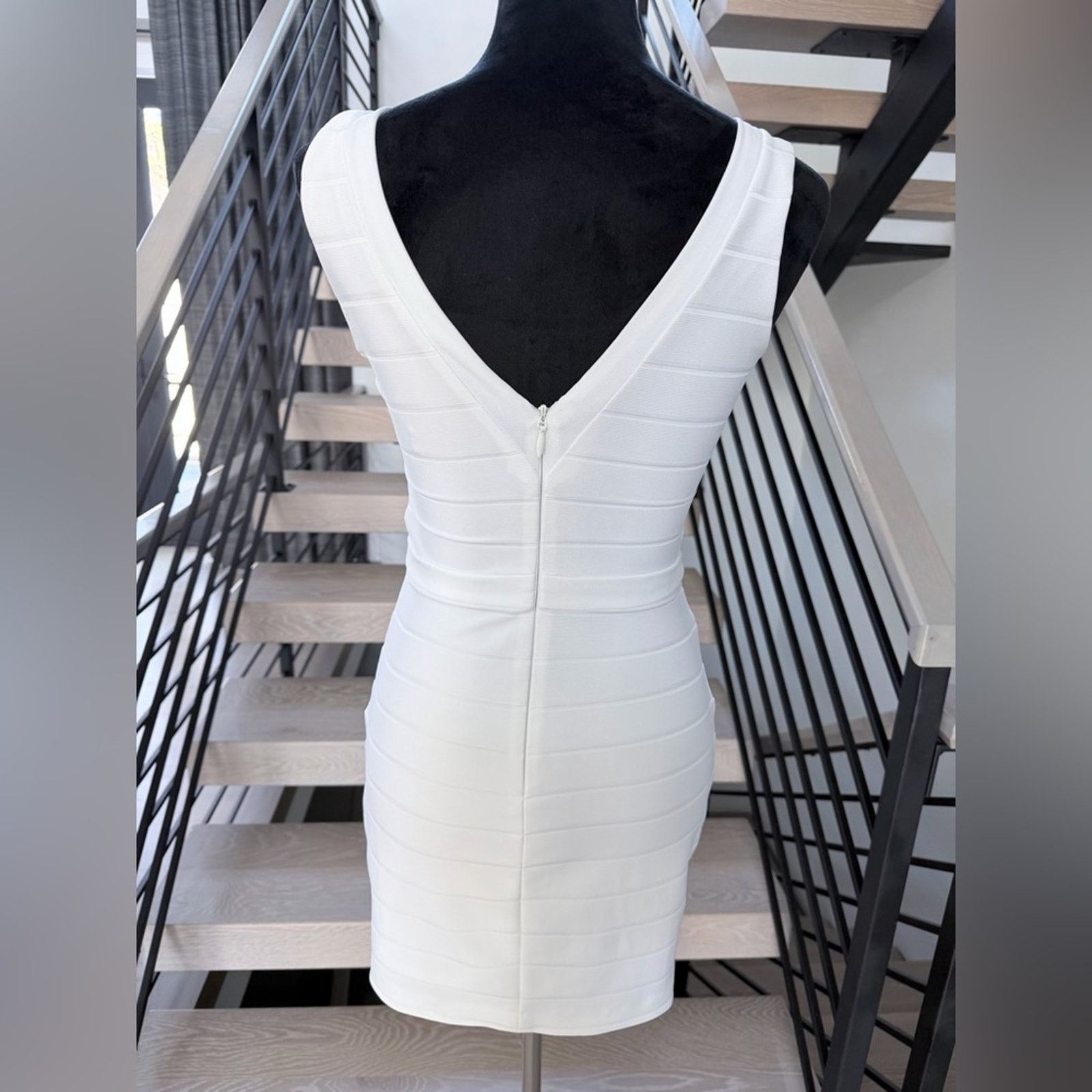 Guess New Guess Stylish White V-Neck Dress size S Size XS / US 0-2 / IT 36-38 - 5 Thumbnail