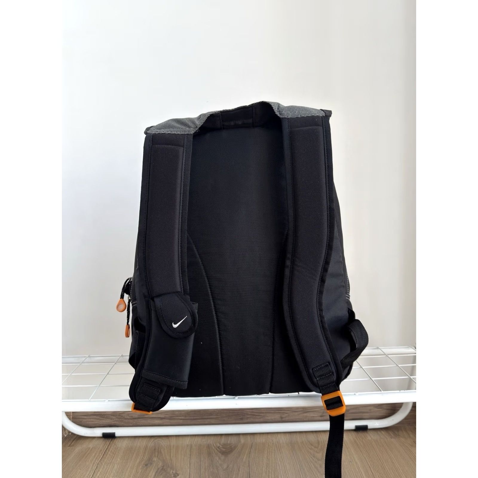 Nike VINTAGE Nike Backpack Black 90s Bag Rare Men Medium Backpack 90s Retro Sports Distressed Pockets Adjustable Strap Limited Edition Size ONE SIZE - 6 Thumbnail