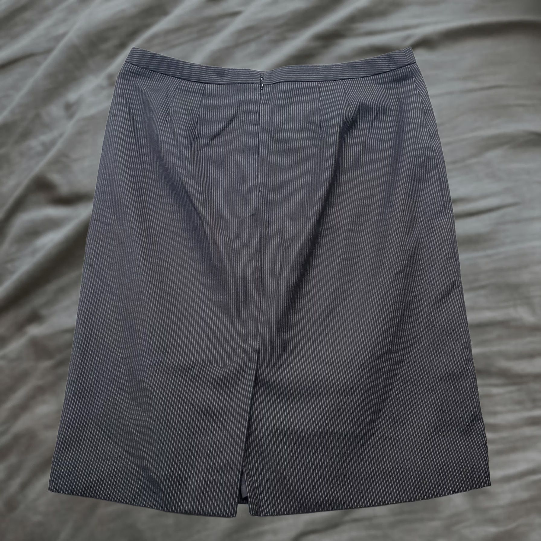 Ann Taylor Ann Taylor Skirt Womens 6 Pinstripe Lined Slit Back Zip Pencil Straight & Size 28" / US 6 / IT 42 - 1 Thumbnail