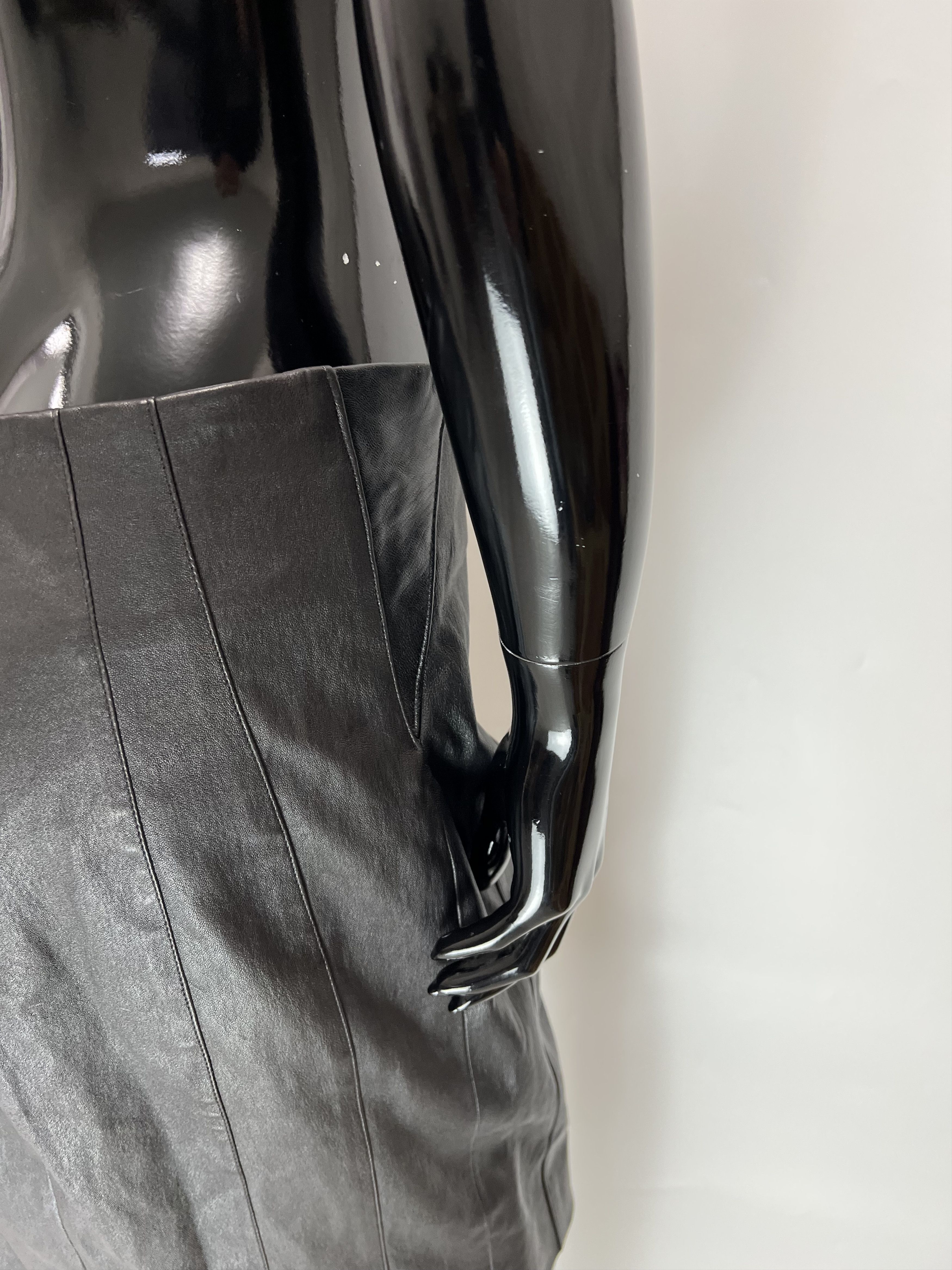 Prada Prada Black Leather Midi Skirt Size IT 44 Size 30" / US 8 / IT 44 - 11 Thumbnail