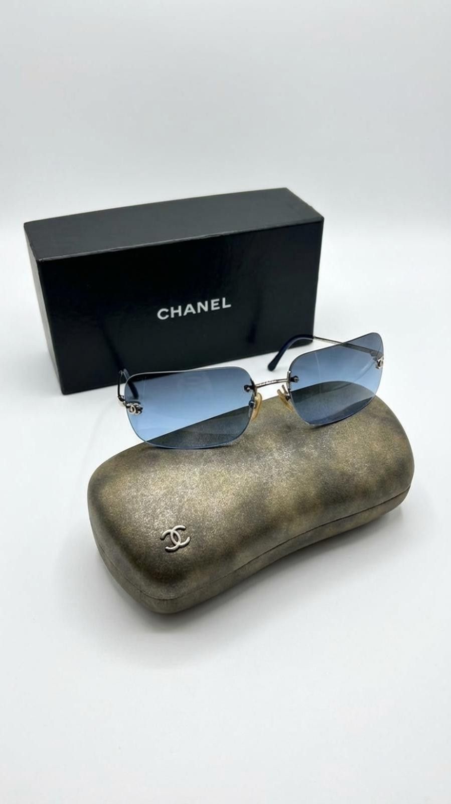 Chanel Chanel - Rimless Blue Gradient Sunglasses with Case Size ONE SIZE - 1 Thumbnail