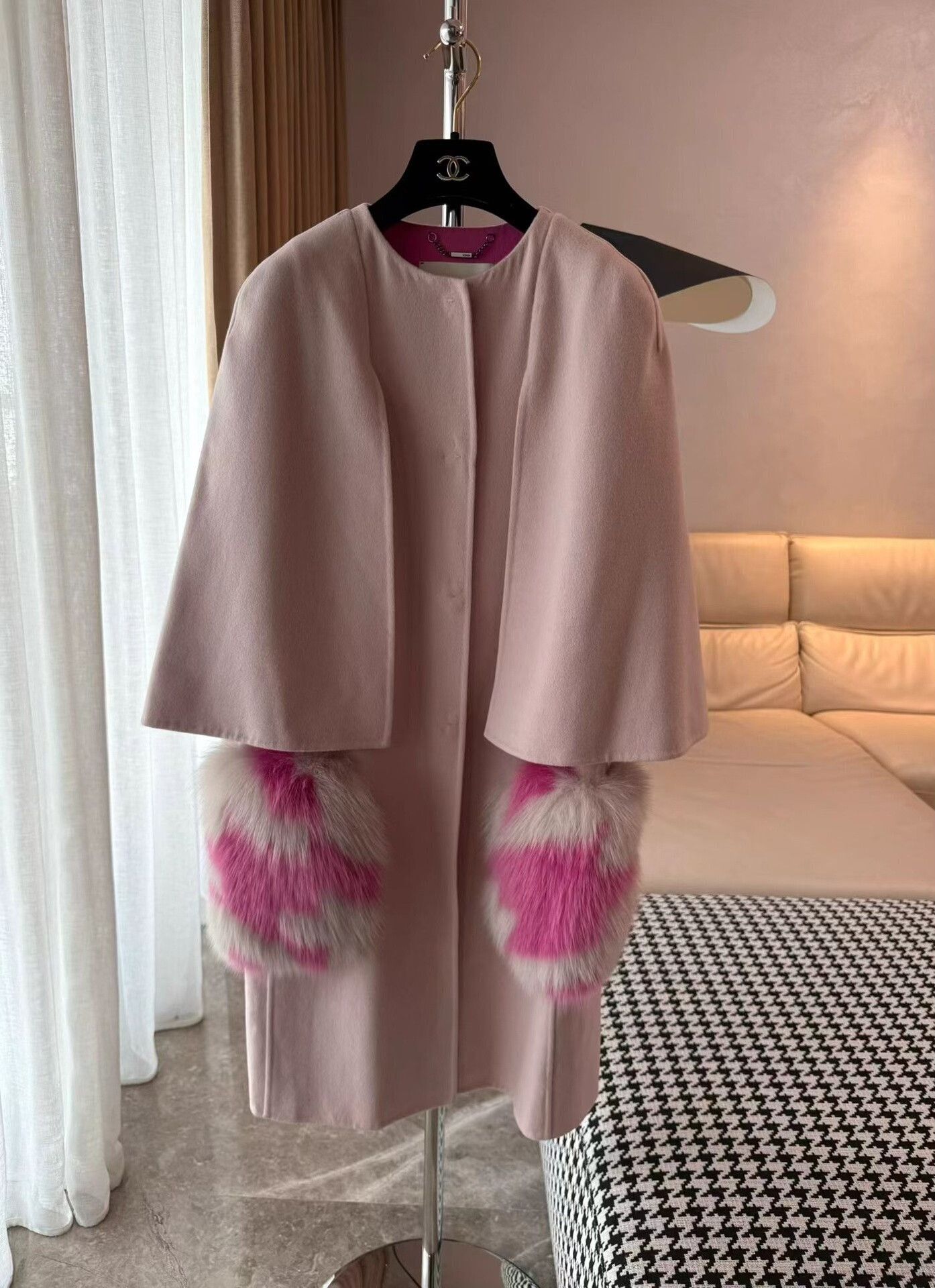 Fendi Fendi Fur Coat Size S / US 4 / IT 40 - 1 Thumbnail