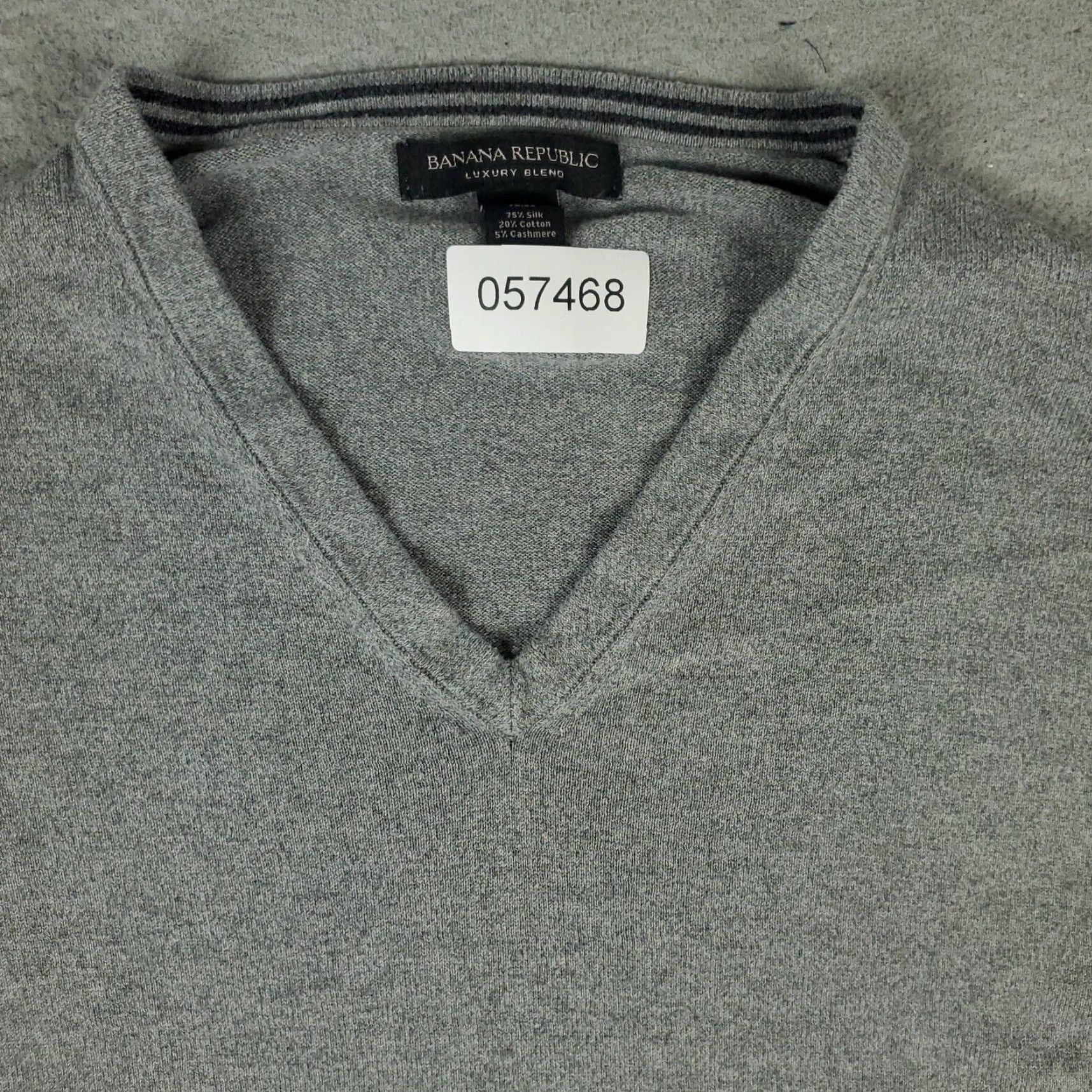 Banana Republic Banana Republic Sweater Mens Large Gray Silk Cashmere Pullover V-Neck Long Sleeve Size US L / EU 52-54 / 3 - 2 Thumbnail