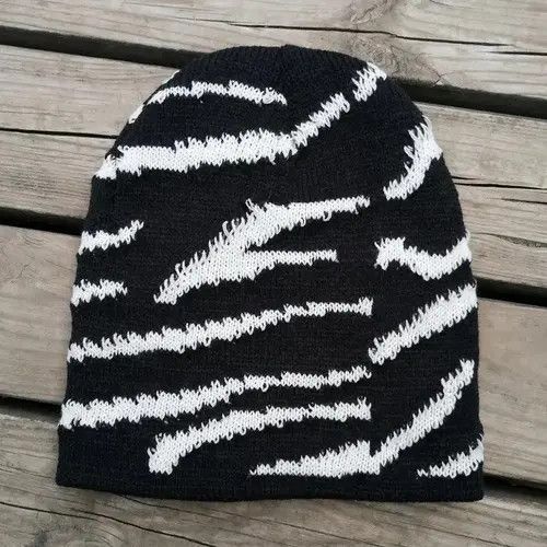 Japanese Brand Winter Hat Zebra Pattern Knitted Beanie Size ONE SIZE - 1 Thumbnail