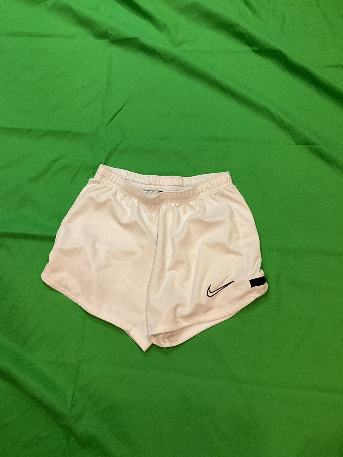 Nike × Vintage Vintage Nike shorts Size US 30 / EU 46 - 1 Thumbnail